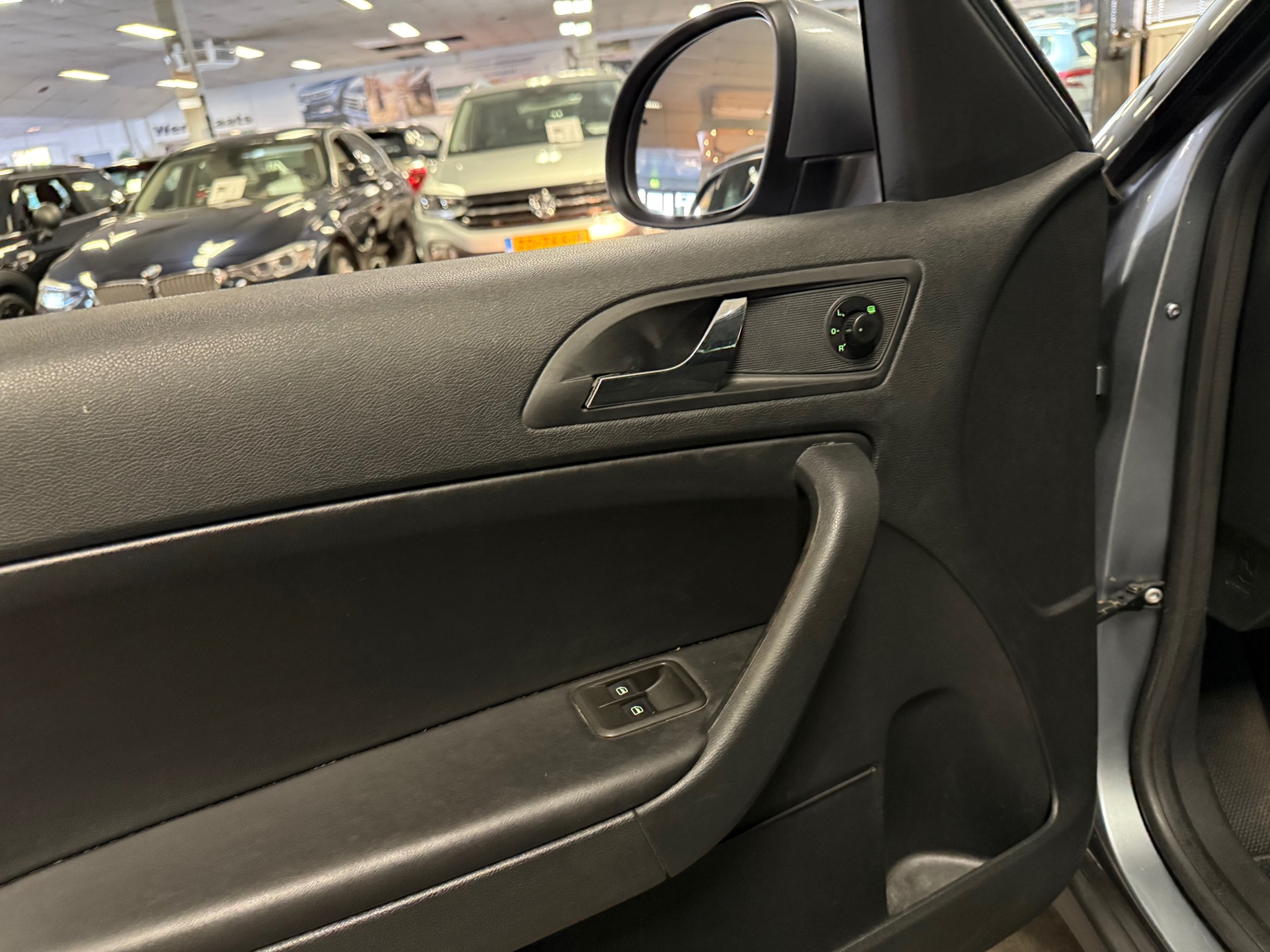 skoda-yeti-12-tsi-tour-1e-eig-trekhaak-navigatie-cruise-control-lm-velgen-nl-auto-