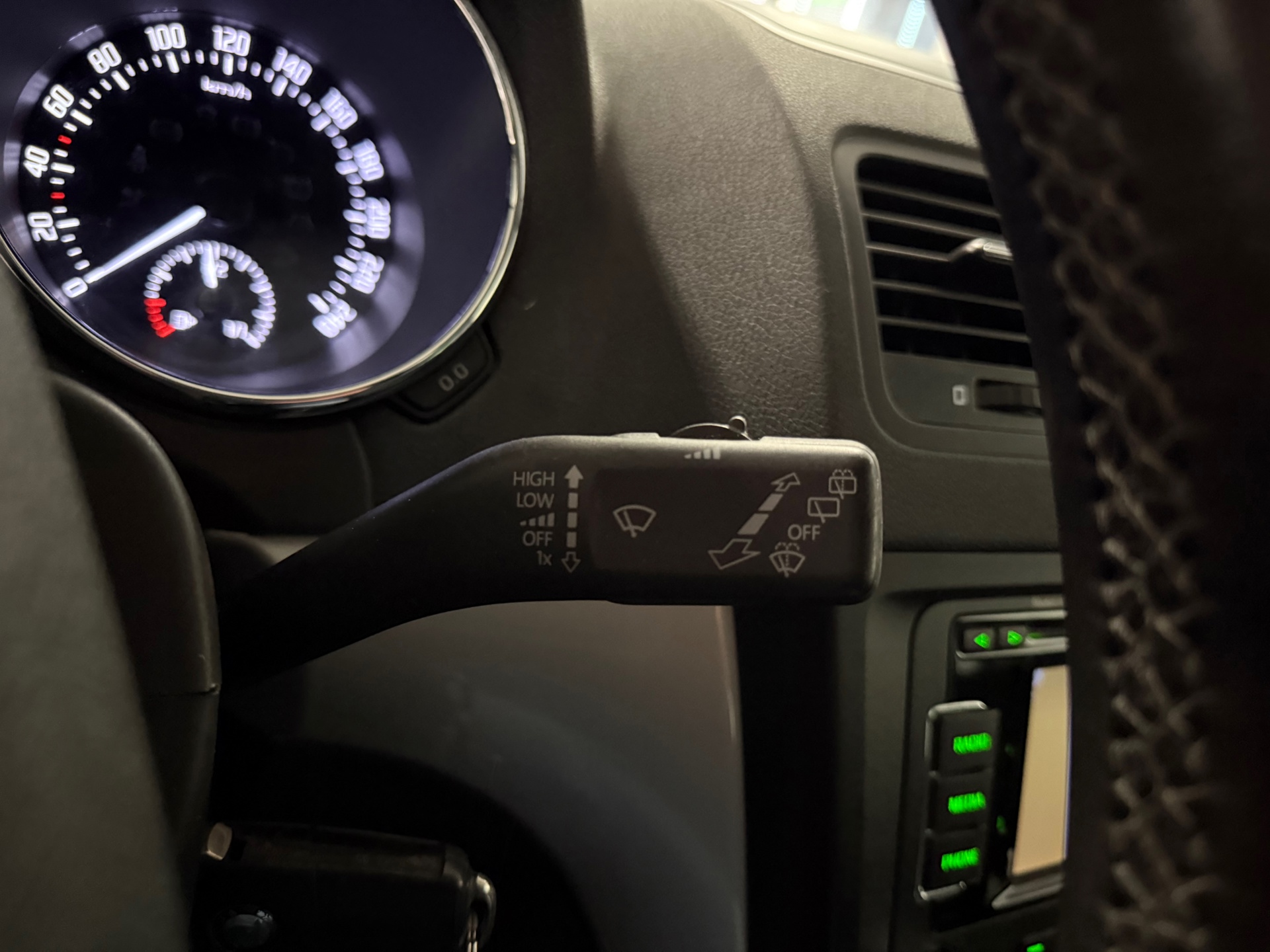 skoda-yeti-12-tsi-tour-1e-eig-trekhaak-navigatie-cruise-control-lm-velgen-nl-auto-