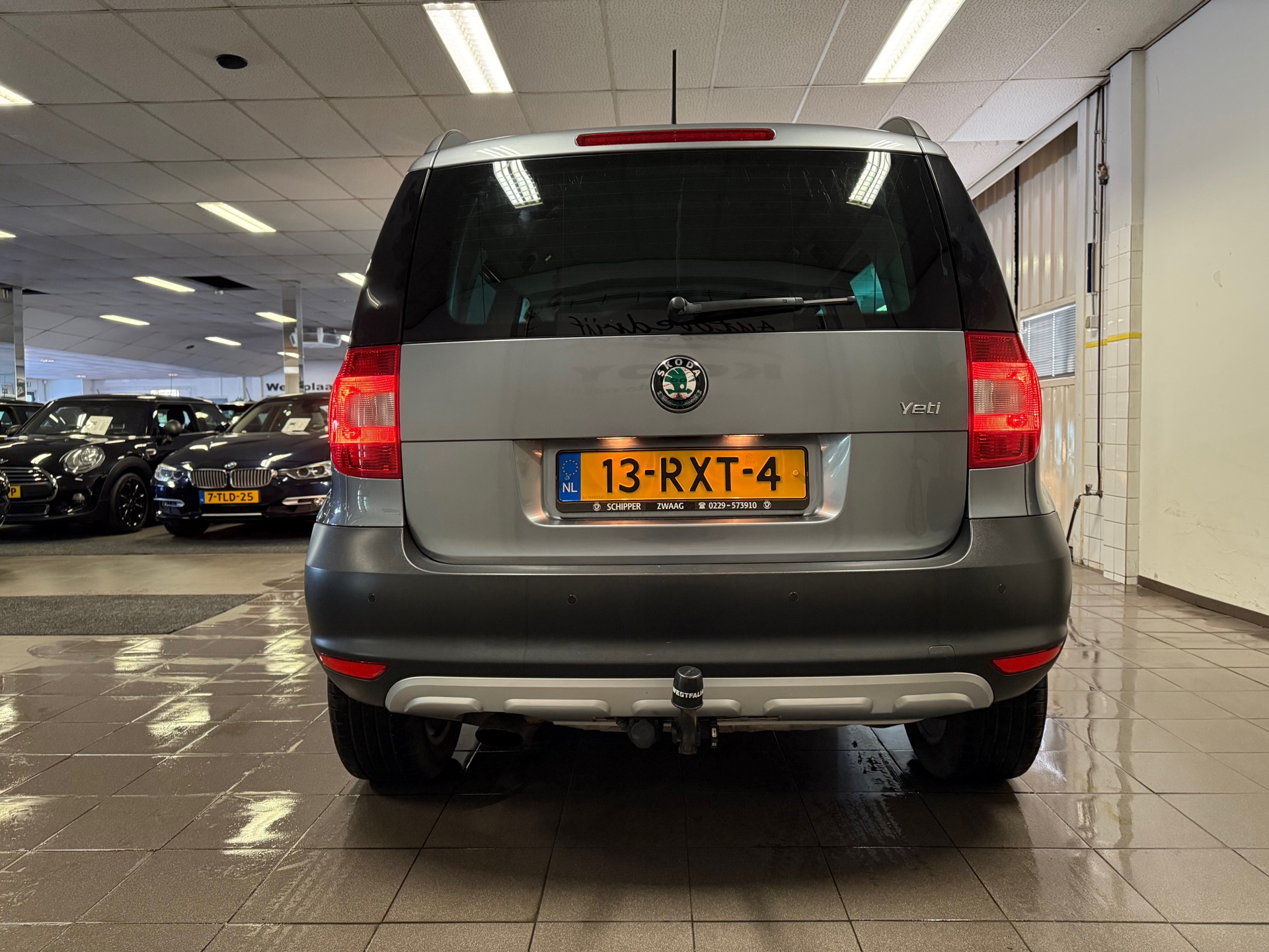 skoda-yeti-12-tsi-tour-1e-eig-trekhaak-navigatie-cruise-control-lm-velgen-nl-auto-