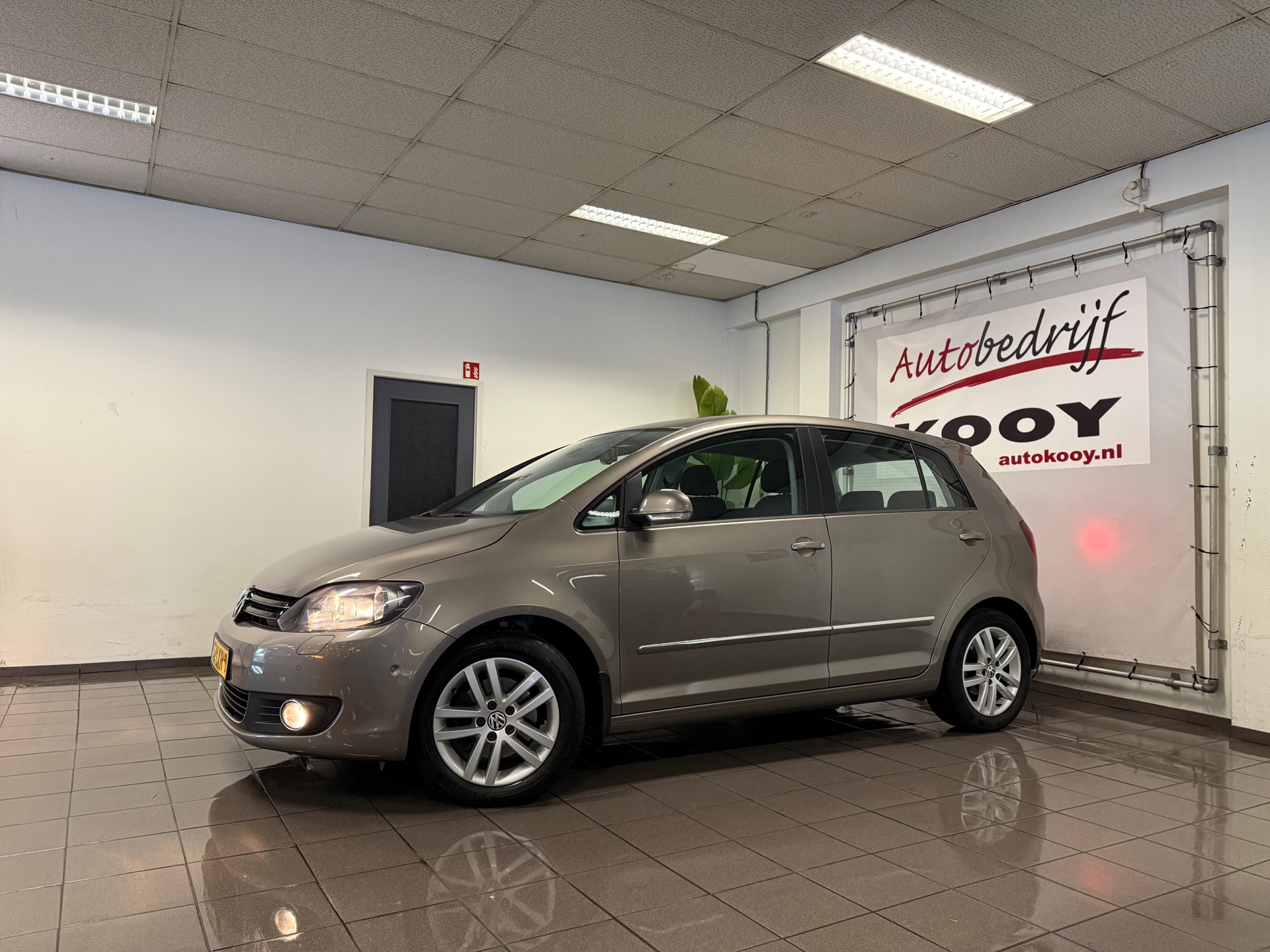 https://www.autokooy.nl//xml/images/43795096-10.JPG