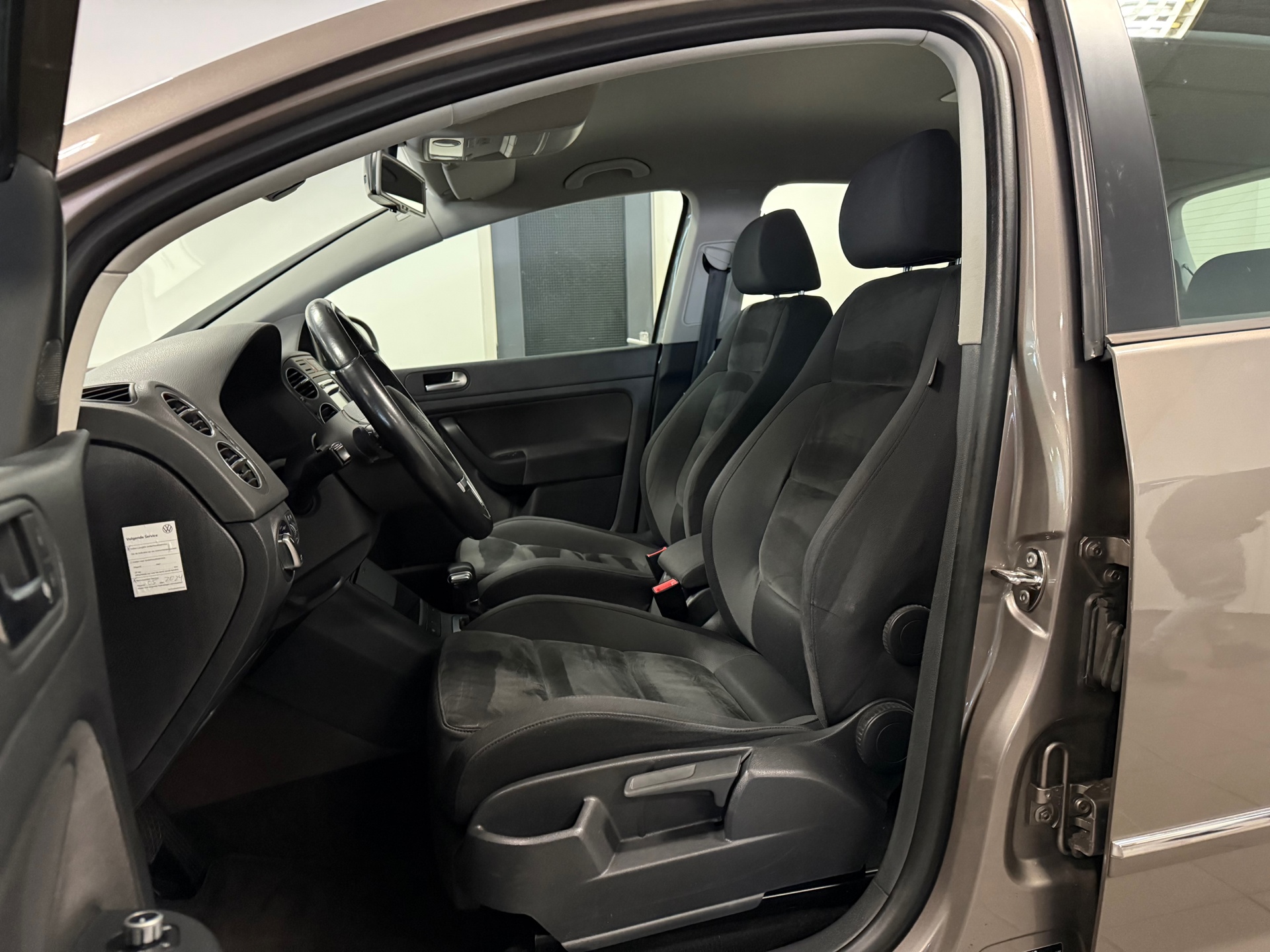https://www.autokooy.nl//xml/images/43795096-12.JPG