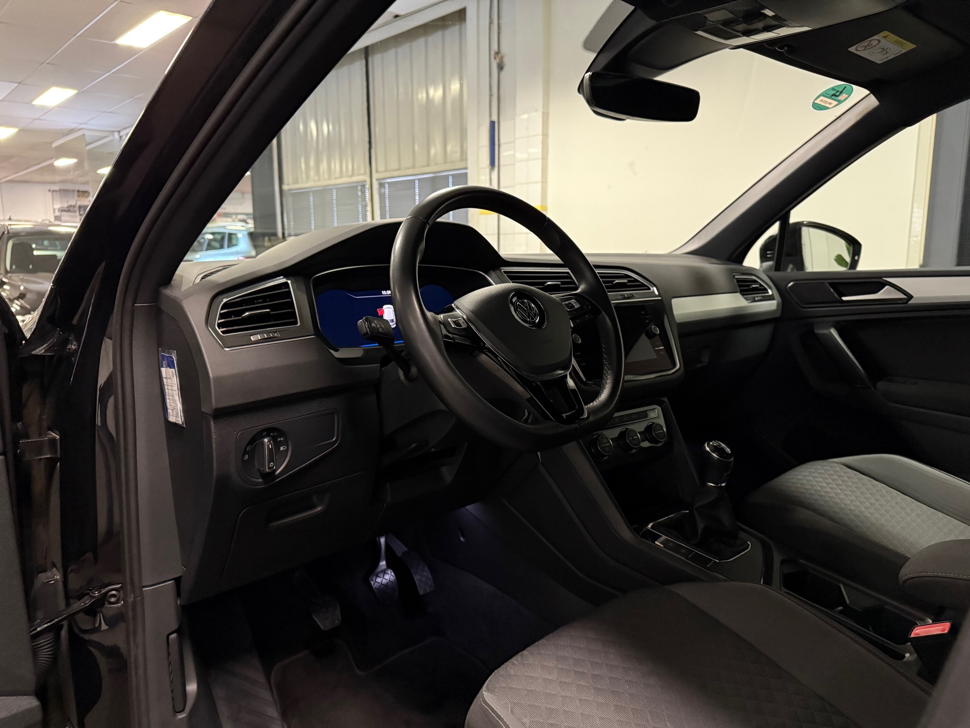 https://www.autokooy.nl//xml/images/43820201-12.JPG