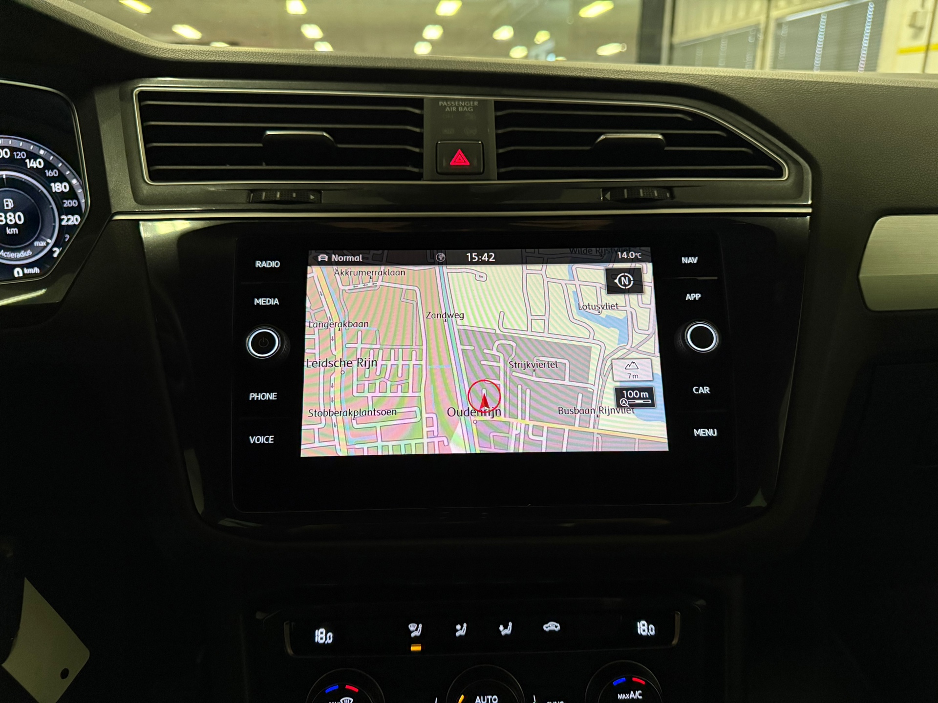 https://www.autokooy.nl//xml/images/43820201-17.JPG