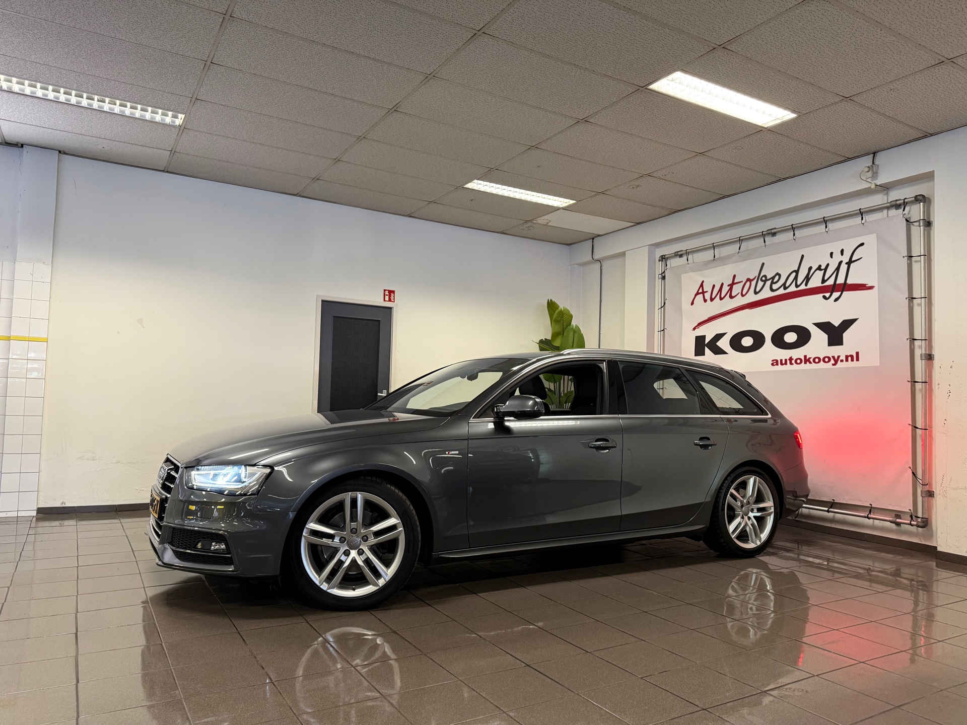 https://www.autokooy.nl//xml/images/43891120-10.JPG