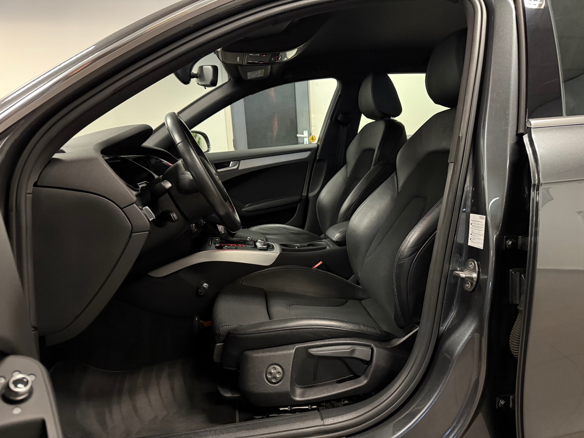 https://www.autokooy.nl//xml/images/43891120-12.JPG