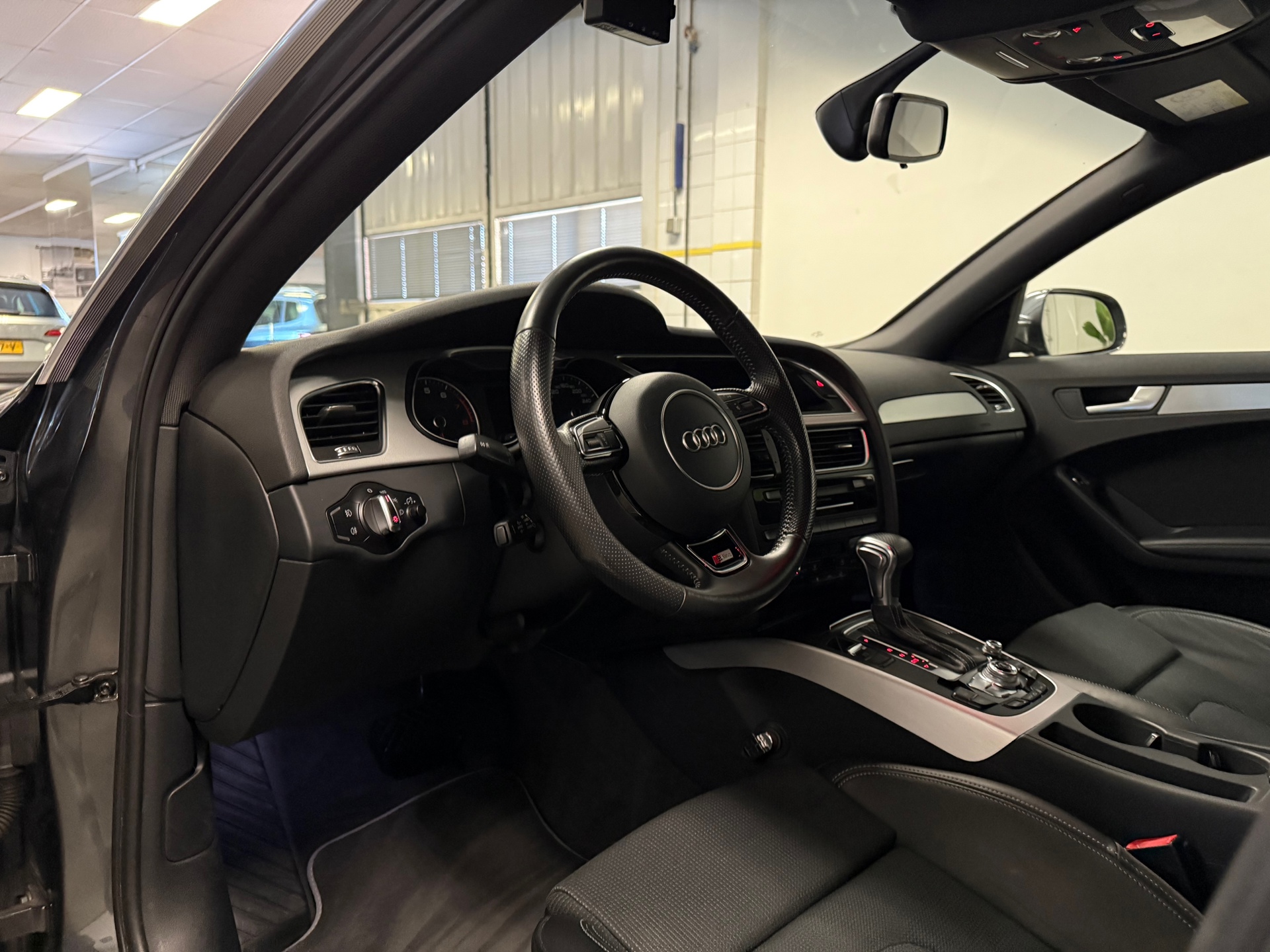 https://www.autokooy.nl//xml/images/43891120-14.JPG