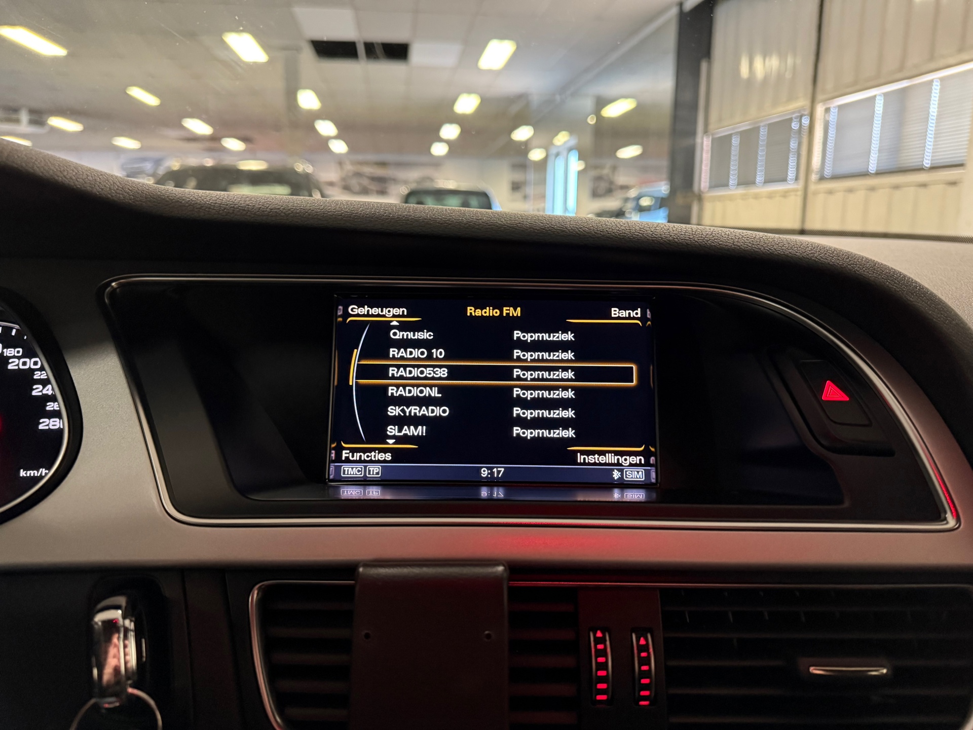 https://www.autokooy.nl//xml/images/43891120-18.JPG