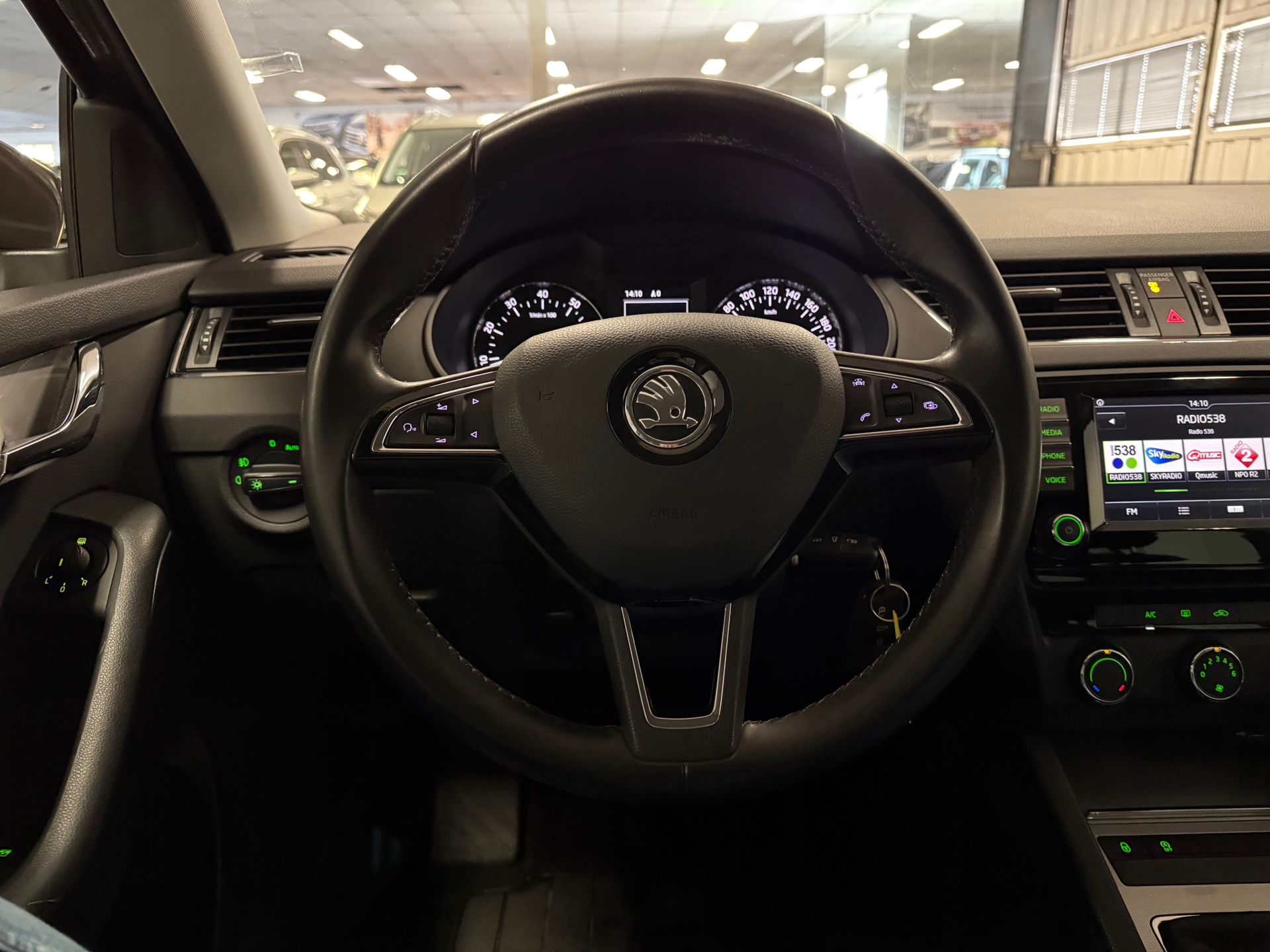 https://www.autokooy.nl//xml/images/43914721-13.JPG