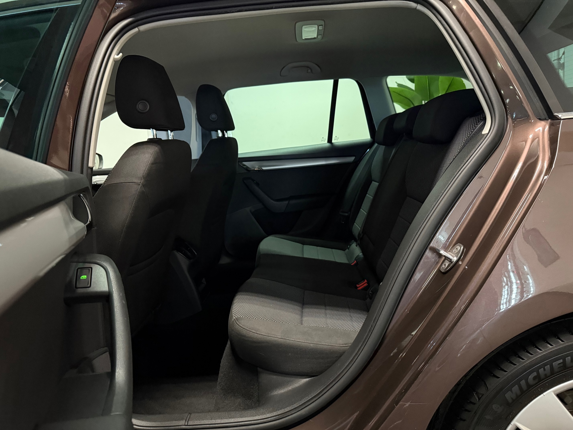 https://www.autokooy.nl//xml/images/43914721-23.JPG