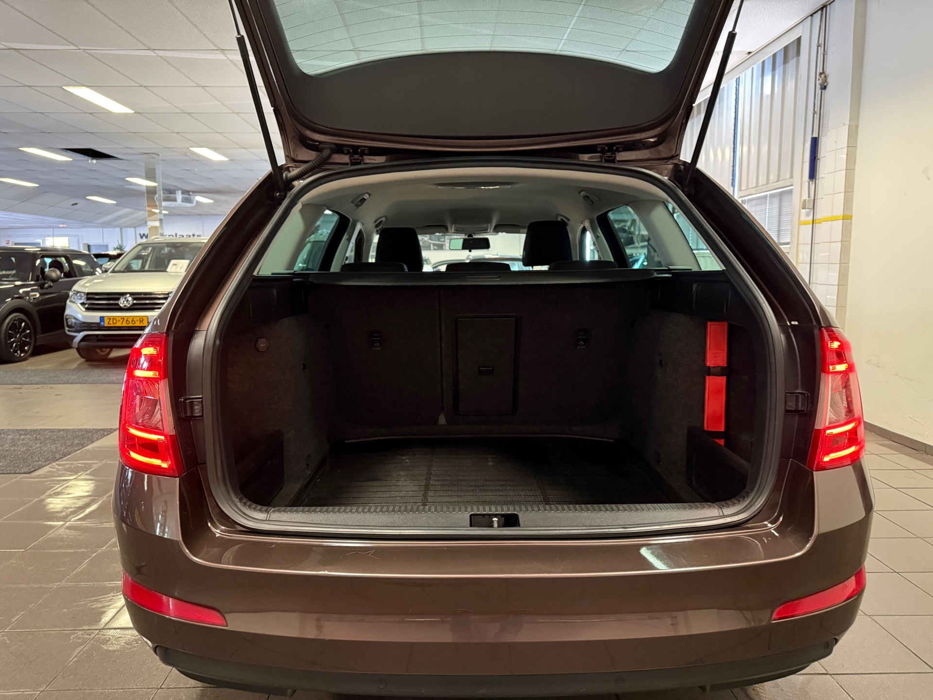 https://www.autokooy.nl//xml/images/43914721-5.JPG