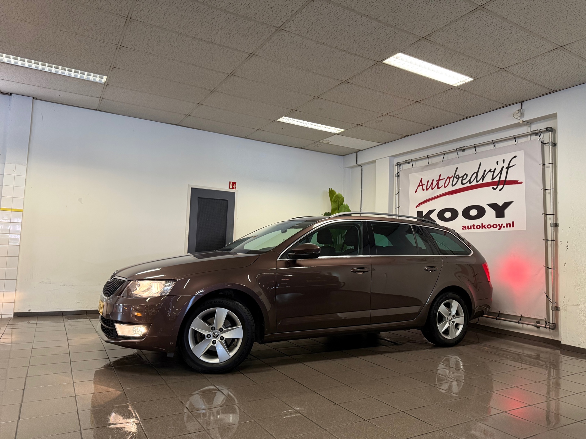 https://www.autokooy.nl//xml/images/43914721-9.JPG