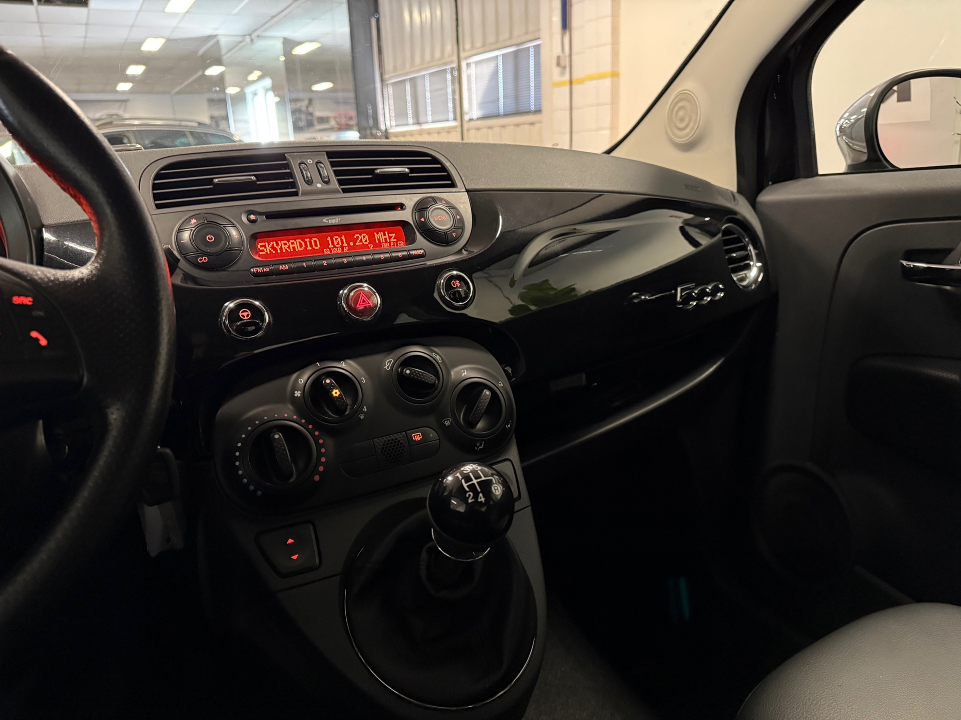 https://www.autokooy.nl//xml/images/44007032-21.JPG