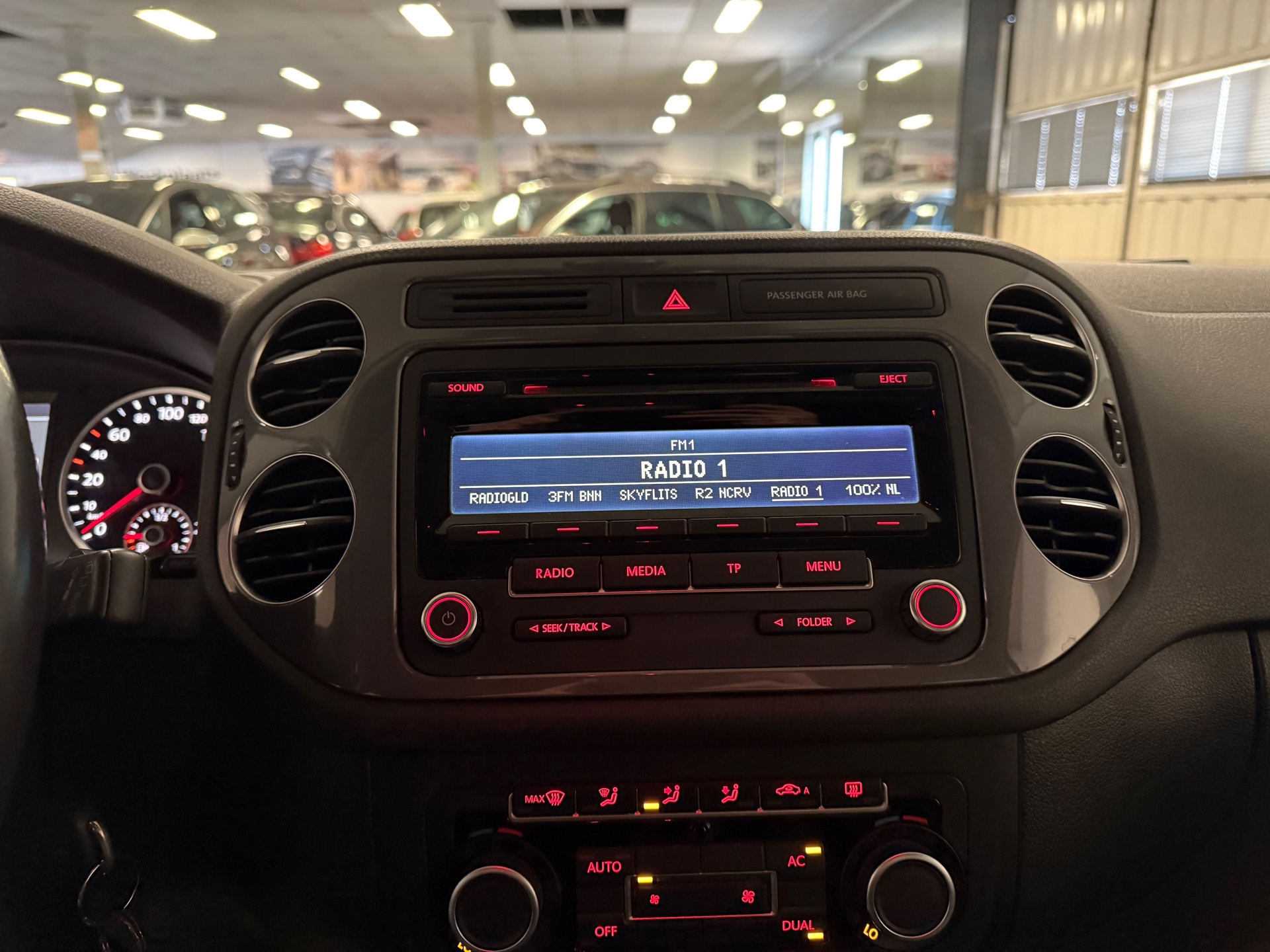 https://www.autokooy.nl//xml/images/44054557-18.JPG