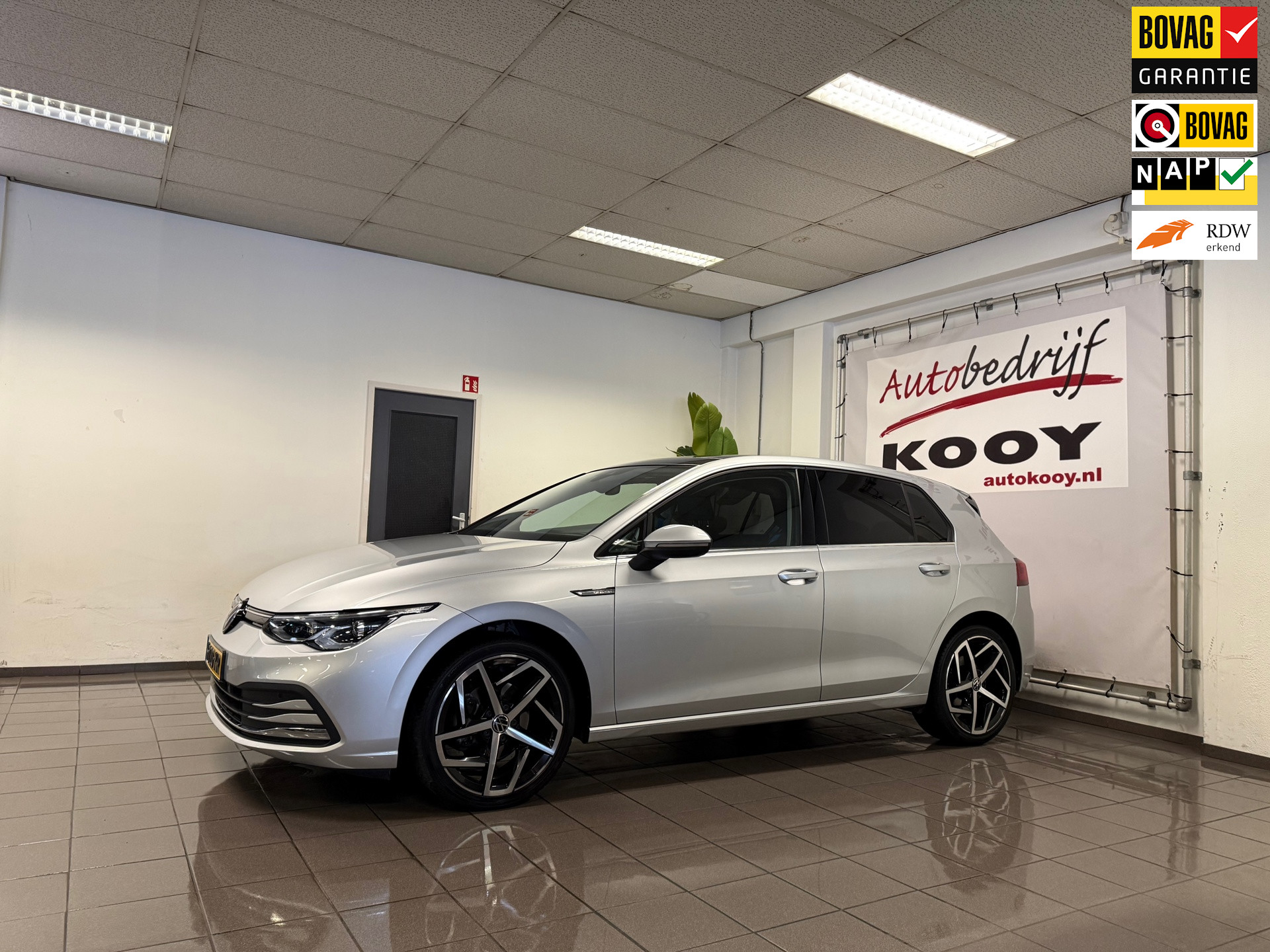 Volkswagen Golf 1.5 eTSI Style * NL Auto / Automaat / Panoramadak / Carplay / Afn. Trekhaak / LED *