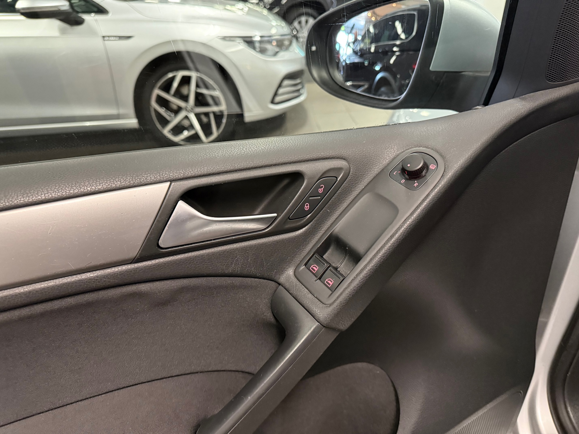 https://www.autokooy.nl//xml/images/44160897-10.JPG