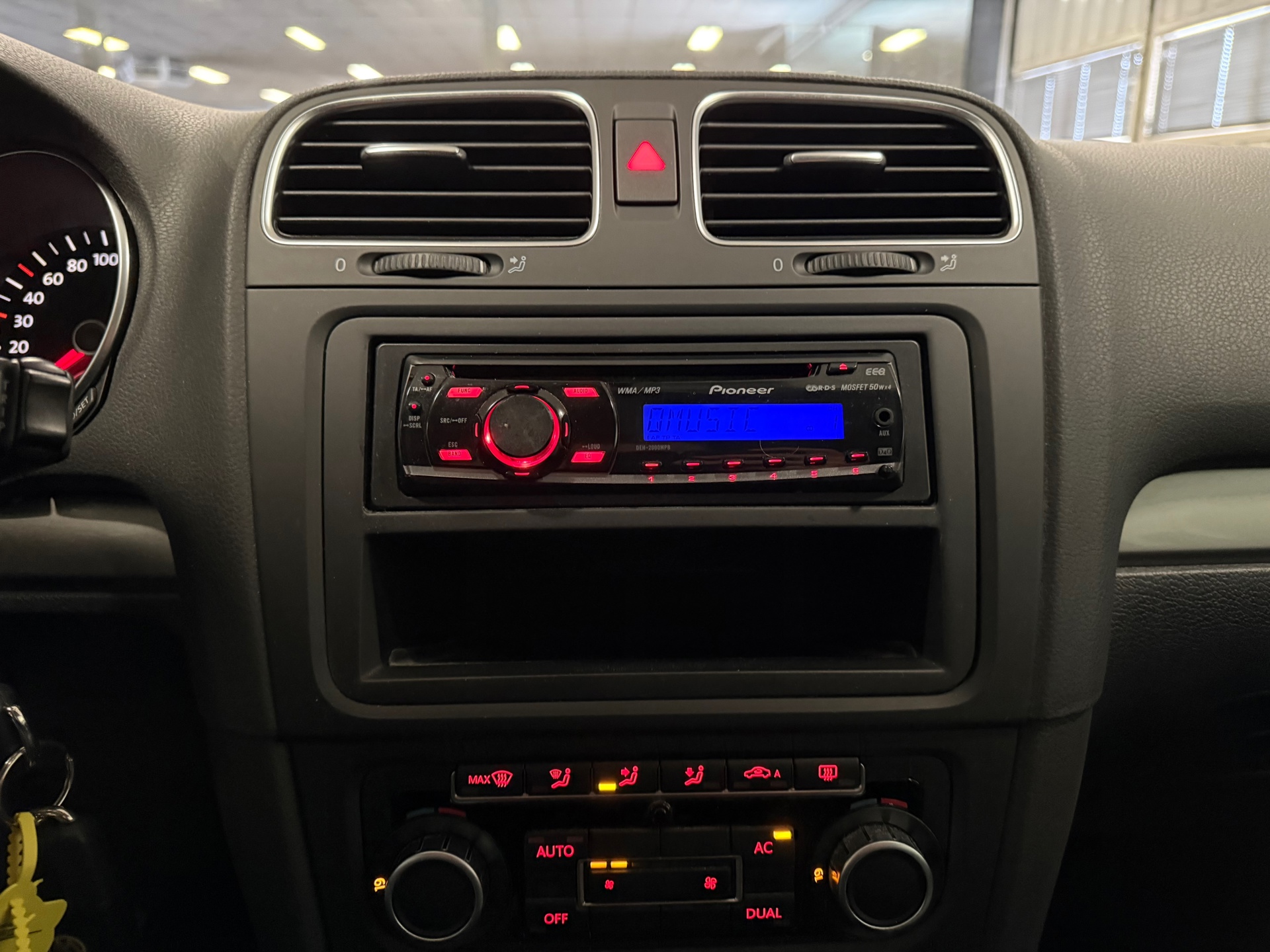 https://www.autokooy.nl//xml/images/44160897-17.JPG