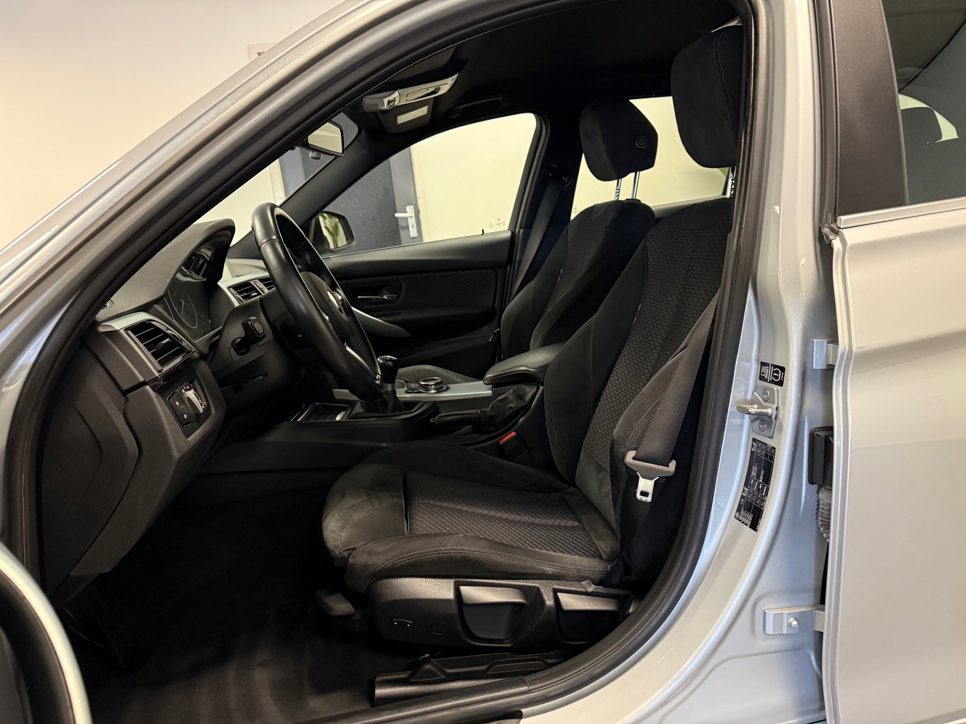 https://www.autokooy.nl//xml/images/44203558-12.JPG
