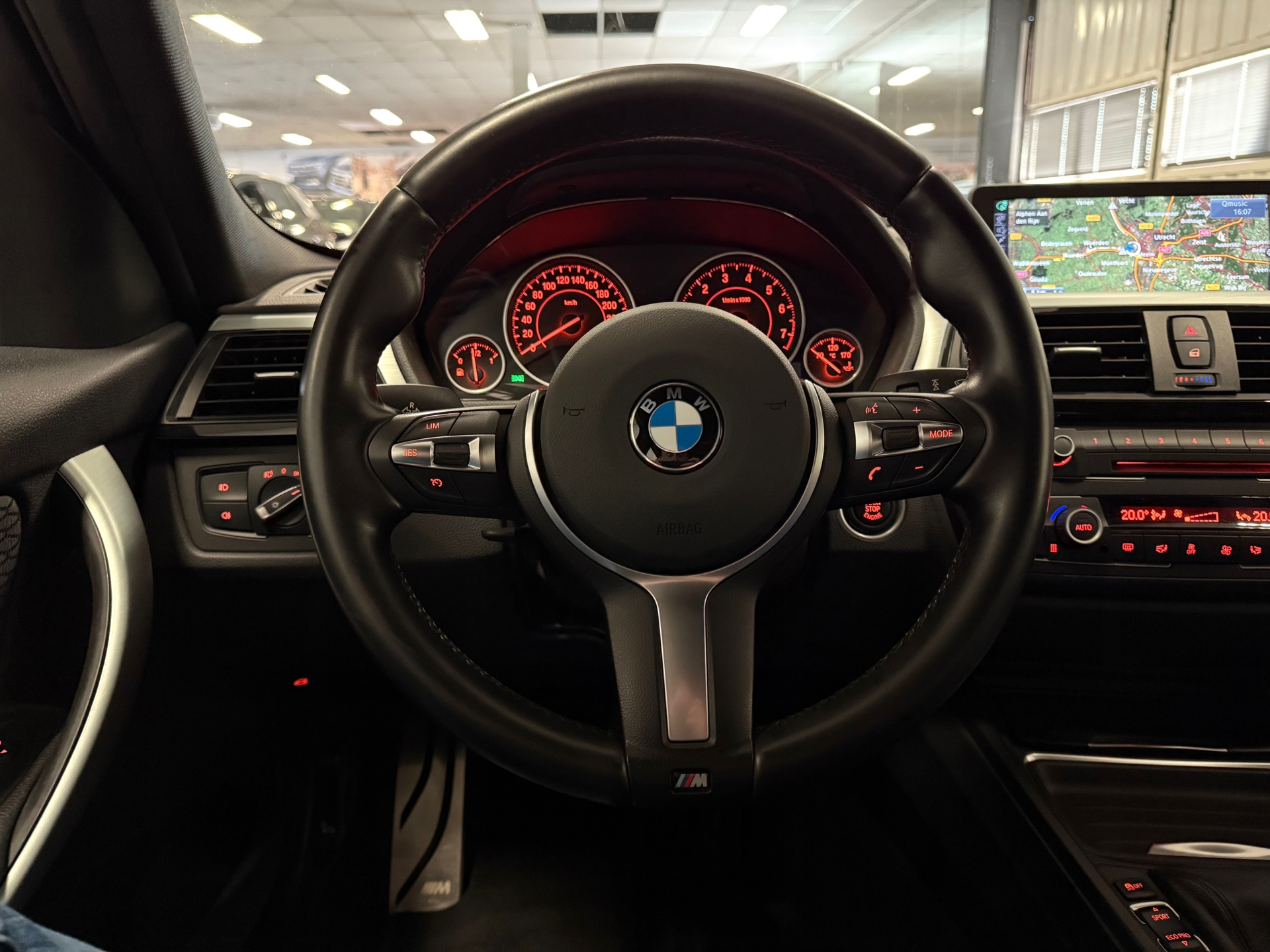 https://www.autokooy.nl//xml/images/44203558-13.JPG