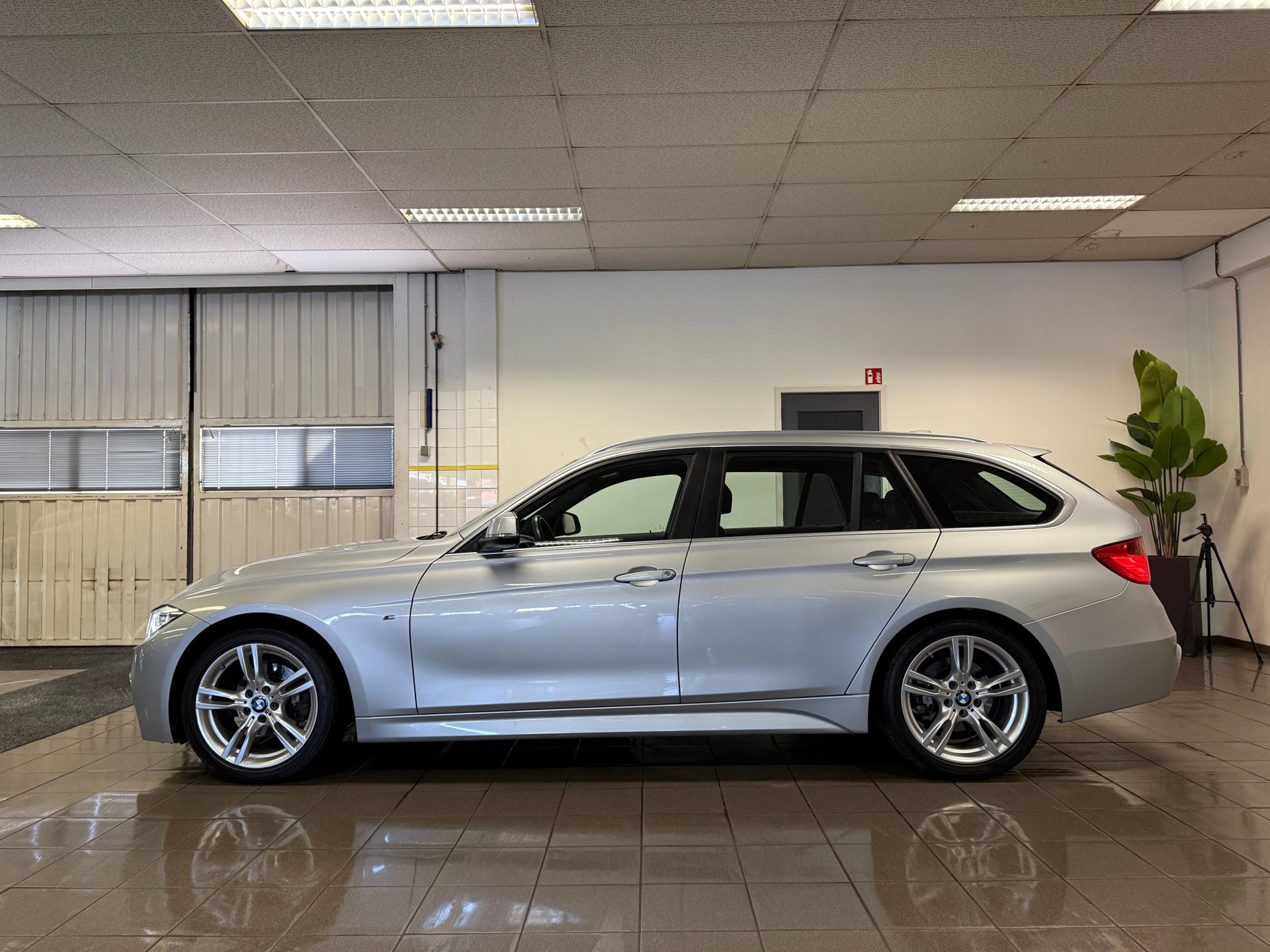 https://www.autokooy.nl//xml/images/44203558-2.JPG