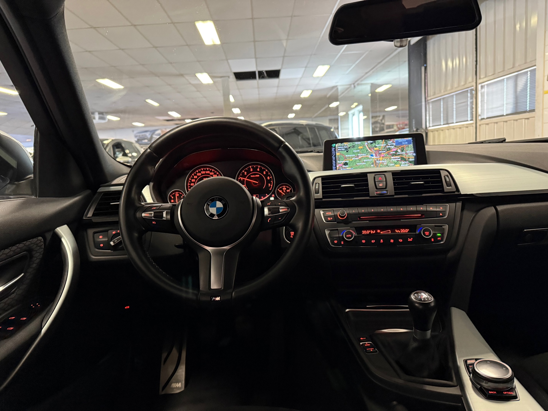 https://www.autokooy.nl//xml/images/44203558-22.JPG