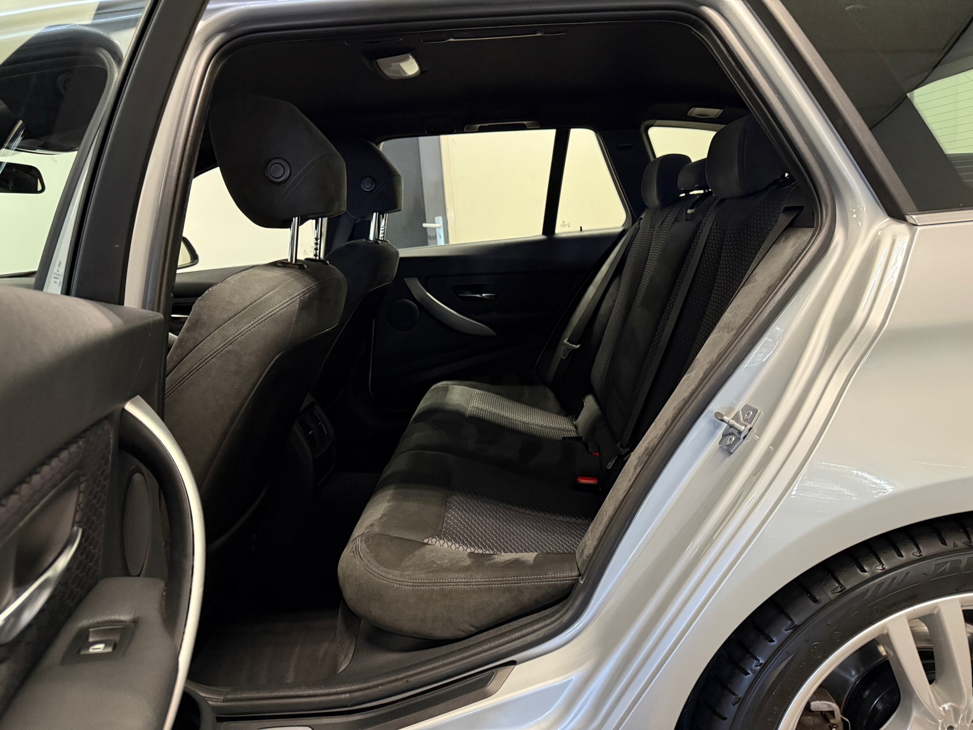 https://www.autokooy.nl//xml/images/44203558-23.JPG