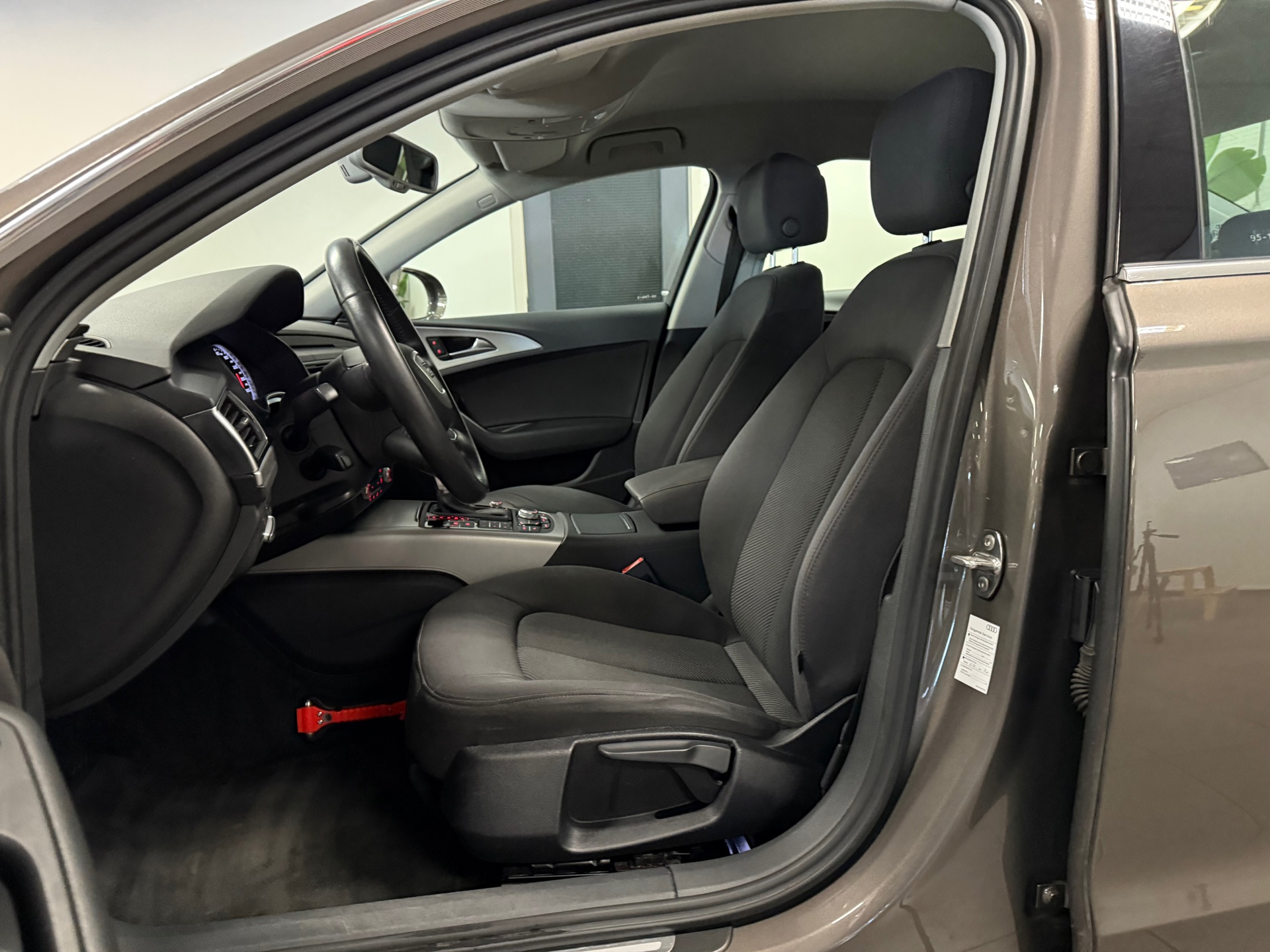 https://www.autokooy.nl//xml/images/44271217-11.JPG