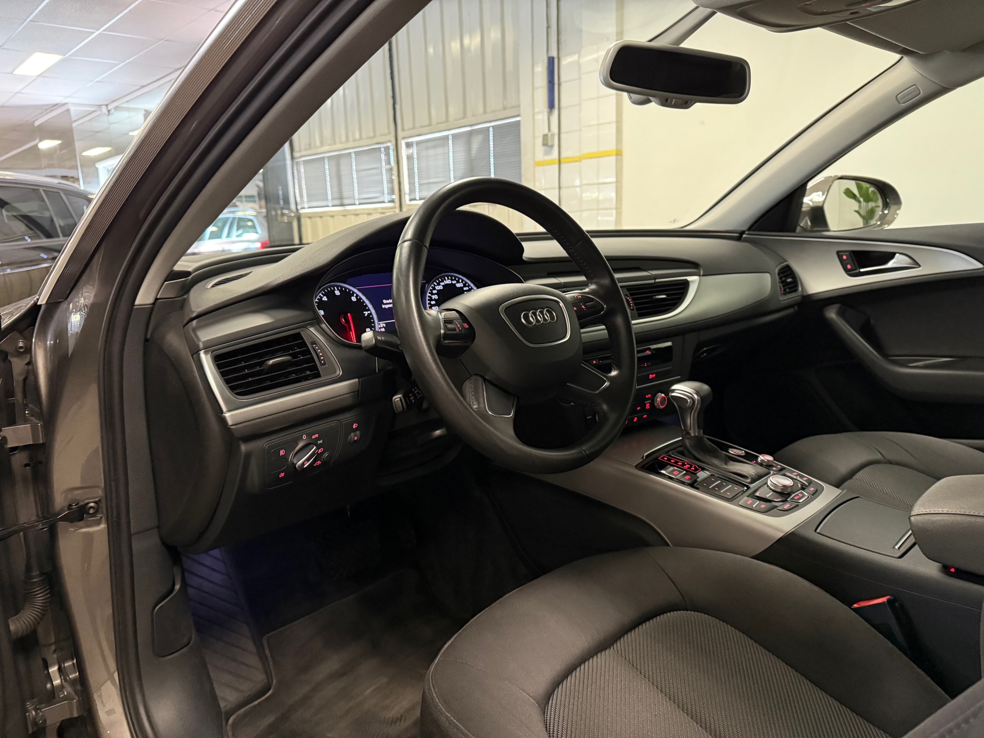 https://www.autokooy.nl//xml/images/44271217-12.JPG