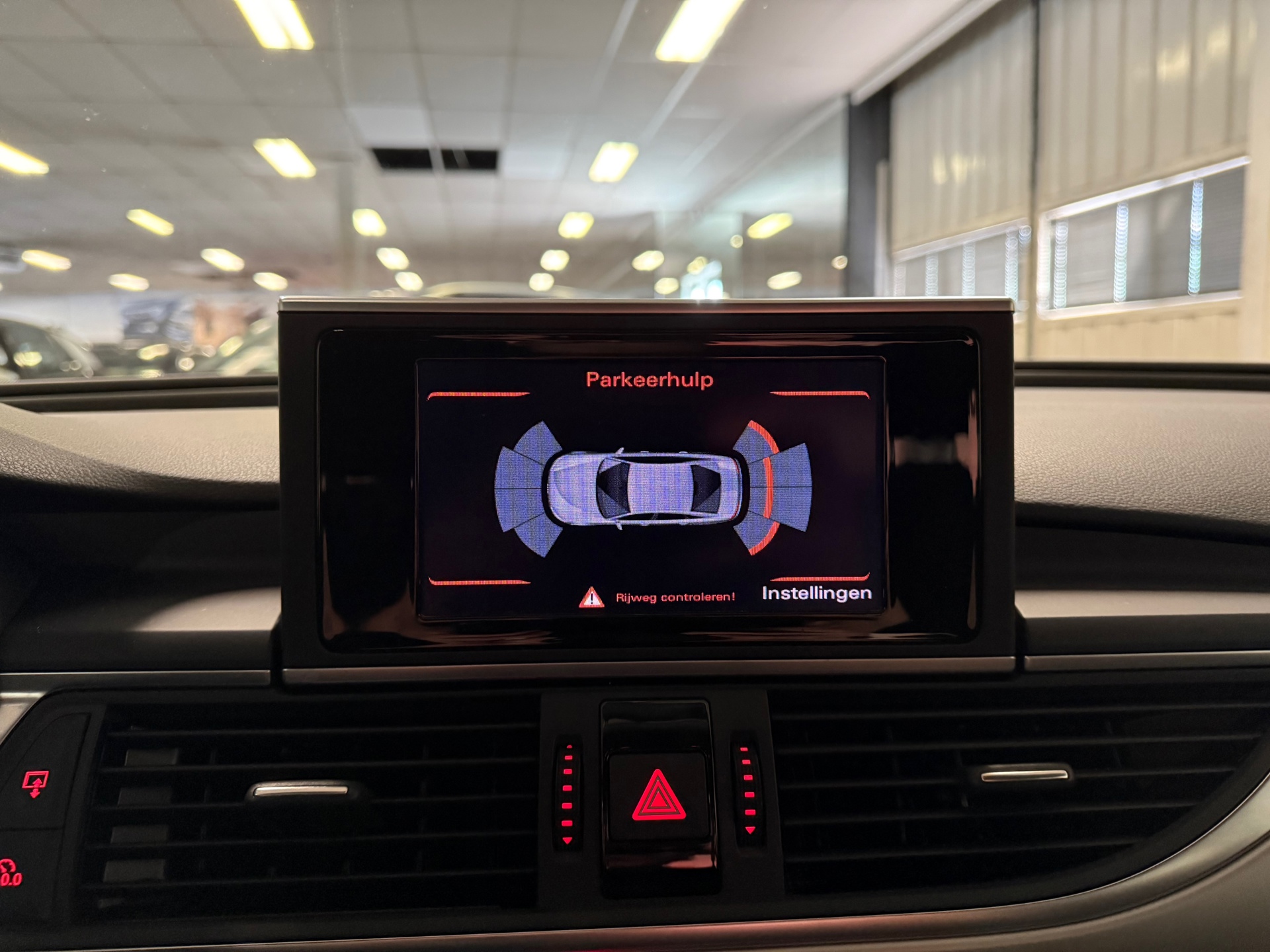 https://www.autokooy.nl//xml/images/44271217-18.JPG