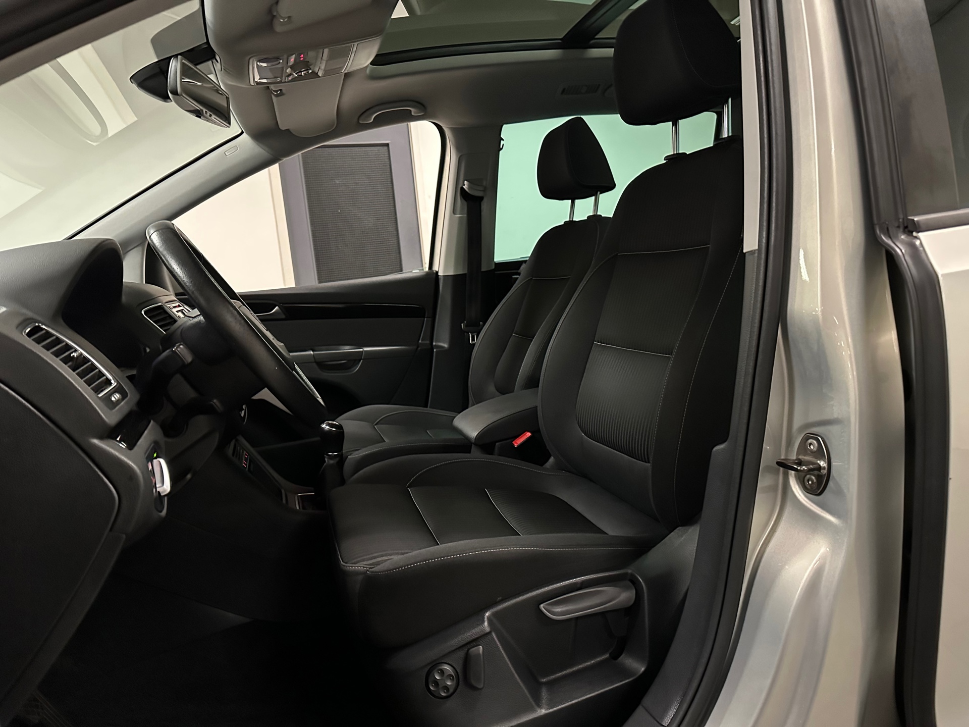 https://www.autokooy.nl//xml/images/44296002-11.JPG
