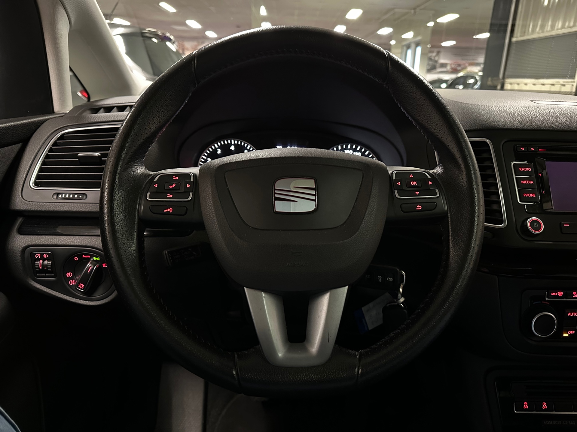 https://www.autokooy.nl//xml/images/44296002-12.JPG