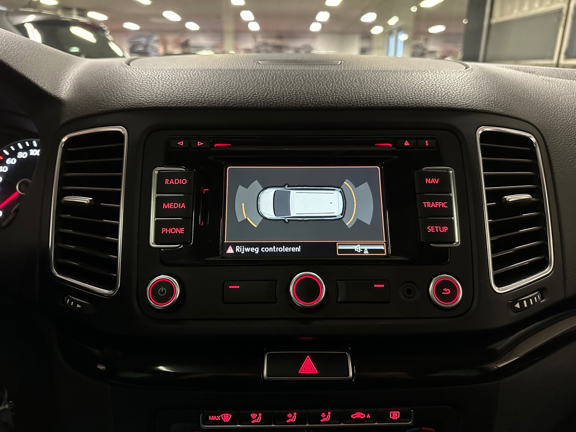 https://www.autokooy.nl//xml/images/44296002-16.JPG