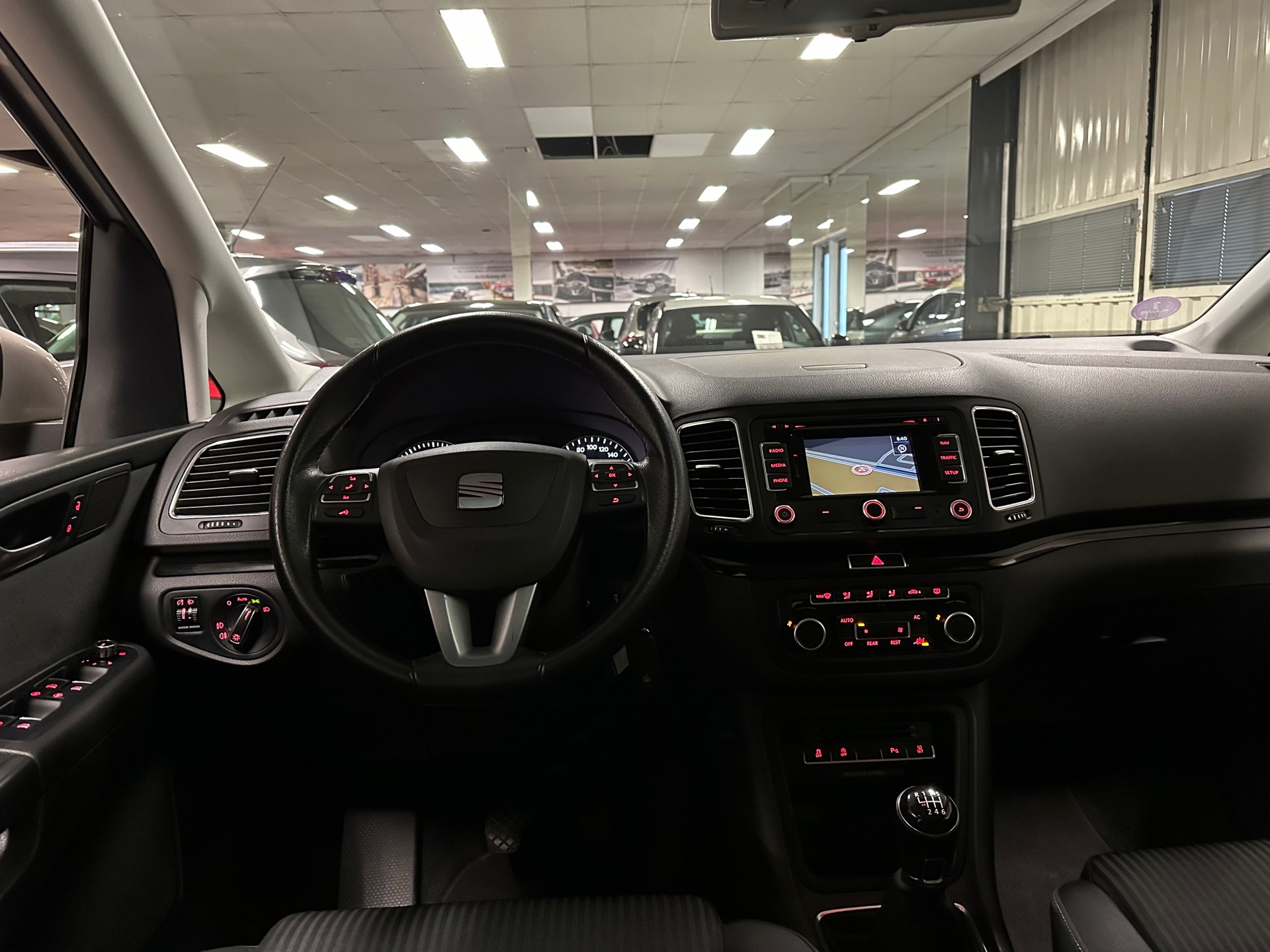 https://www.autokooy.nl//xml/images/44296002-19.JPG