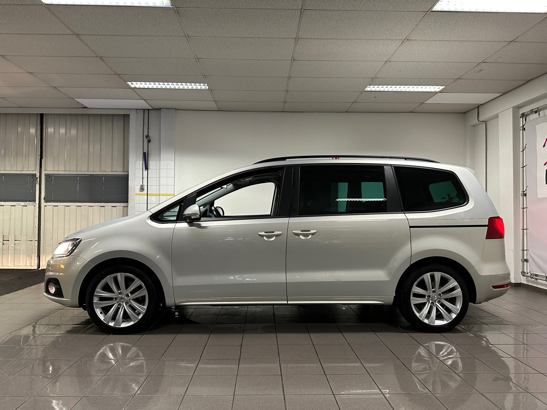 https://www.autokooy.nl//xml/images/44296002-2.JPG