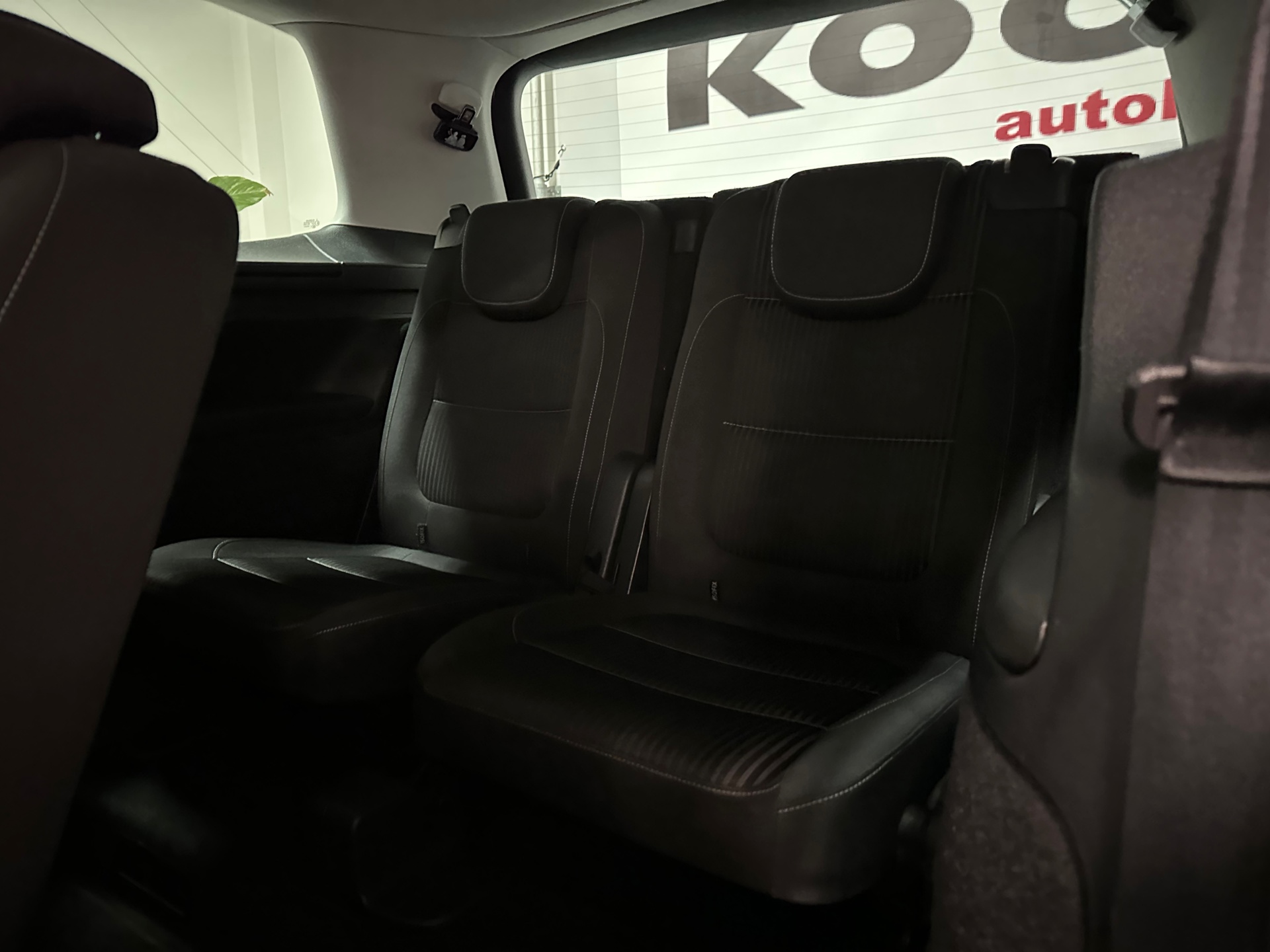 https://www.autokooy.nl//xml/images/44296002-21.JPG