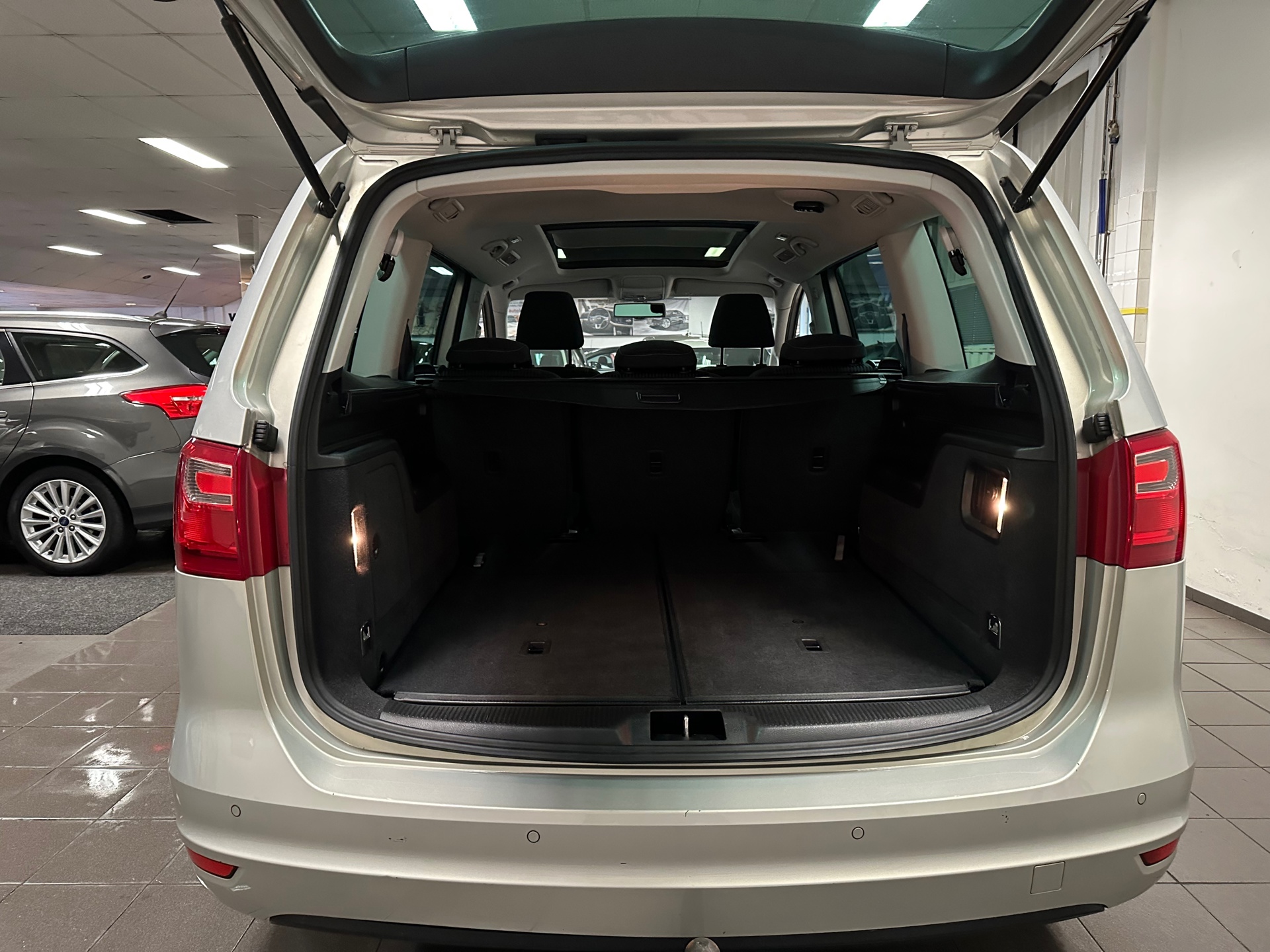 https://www.autokooy.nl//xml/images/44296002-6.JPG