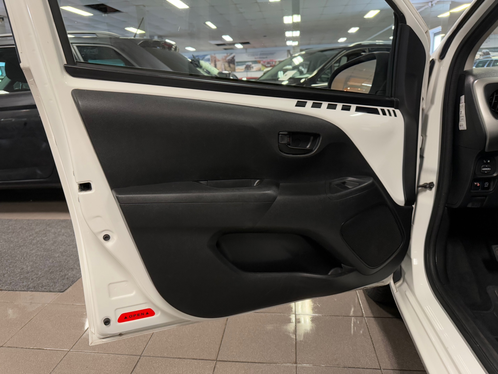 https://www.autokooy.nl//xml/images/44296124-11.JPG