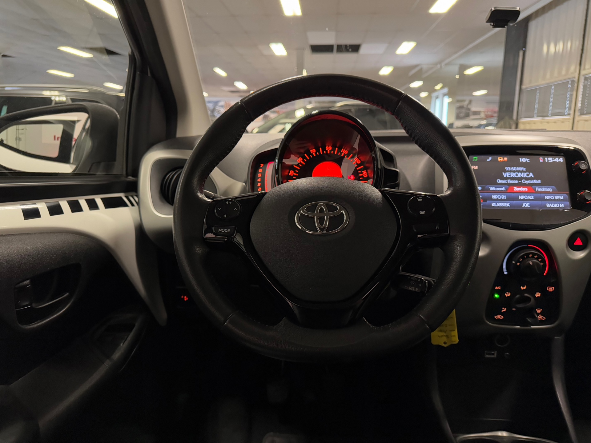 https://www.autokooy.nl//xml/images/44296124-14.JPG