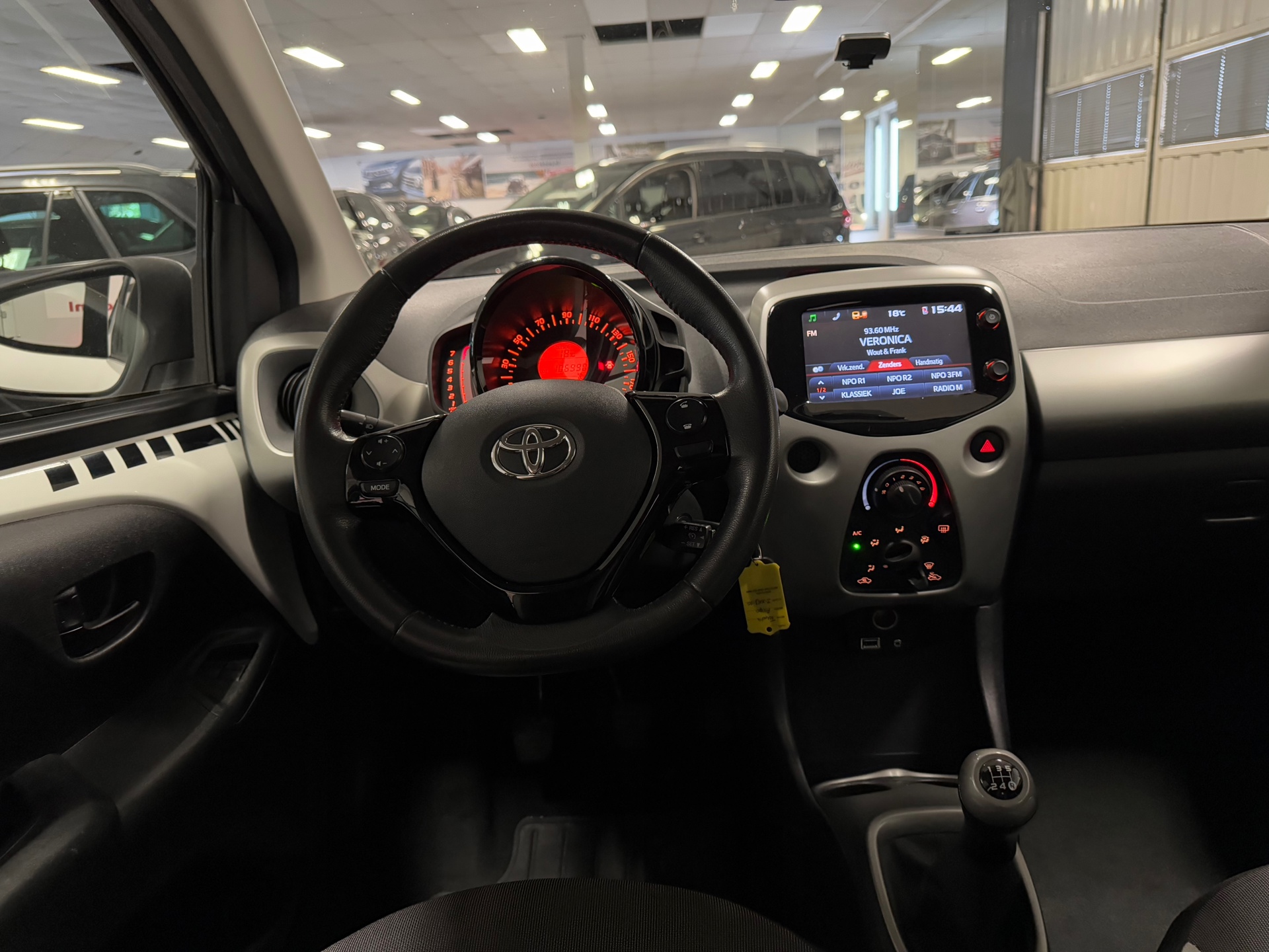 https://www.autokooy.nl//xml/images/44296124-22.JPG