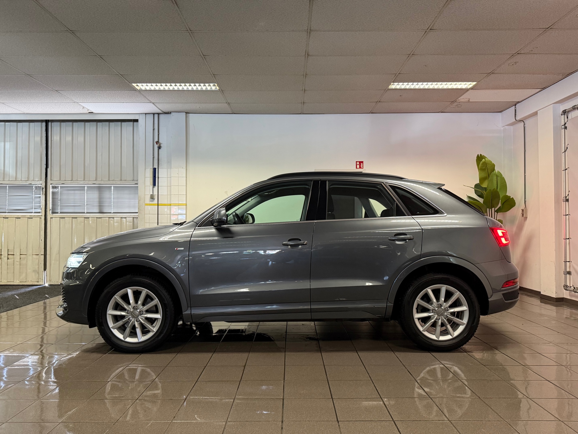 https://www.autokooy.nl//xml/images/44296213-2.JPG