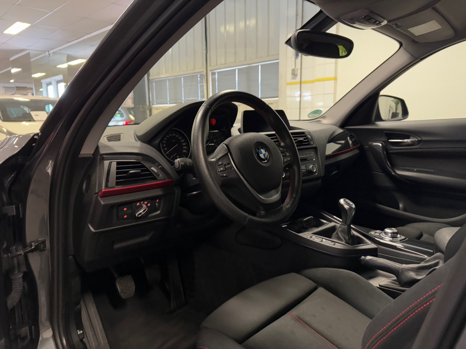 https://www.autokooy.nl//xml/images/44324001-13.JPG