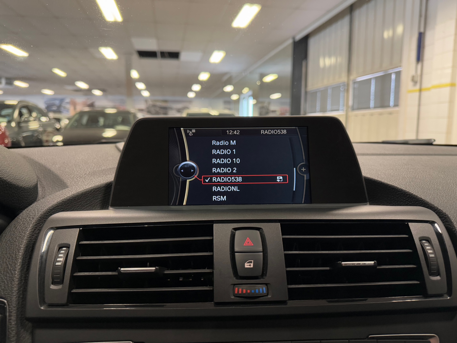 https://www.autokooy.nl//xml/images/44324001-16.JPG