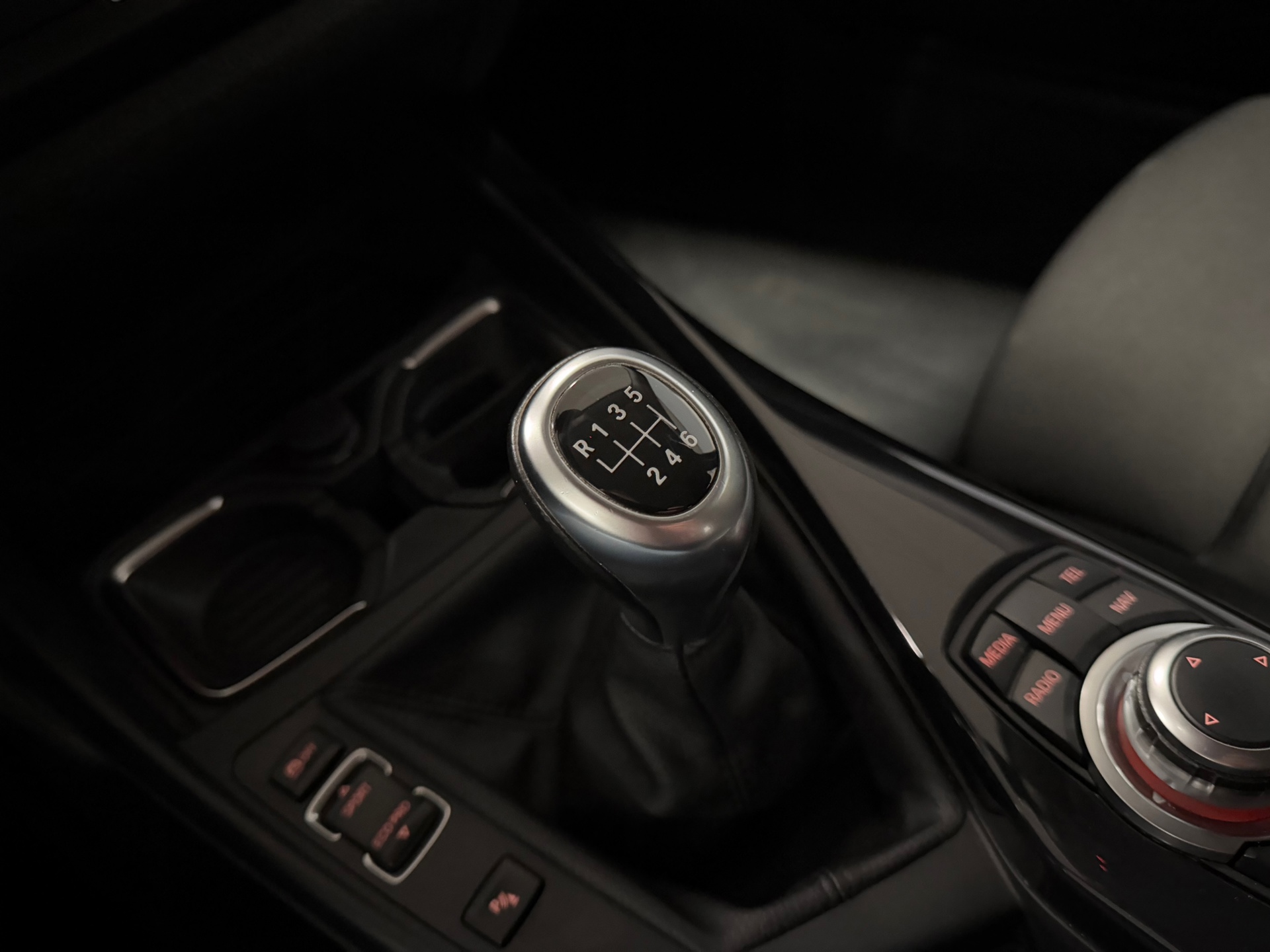 https://www.autokooy.nl//xml/images/44324001-21.JPG