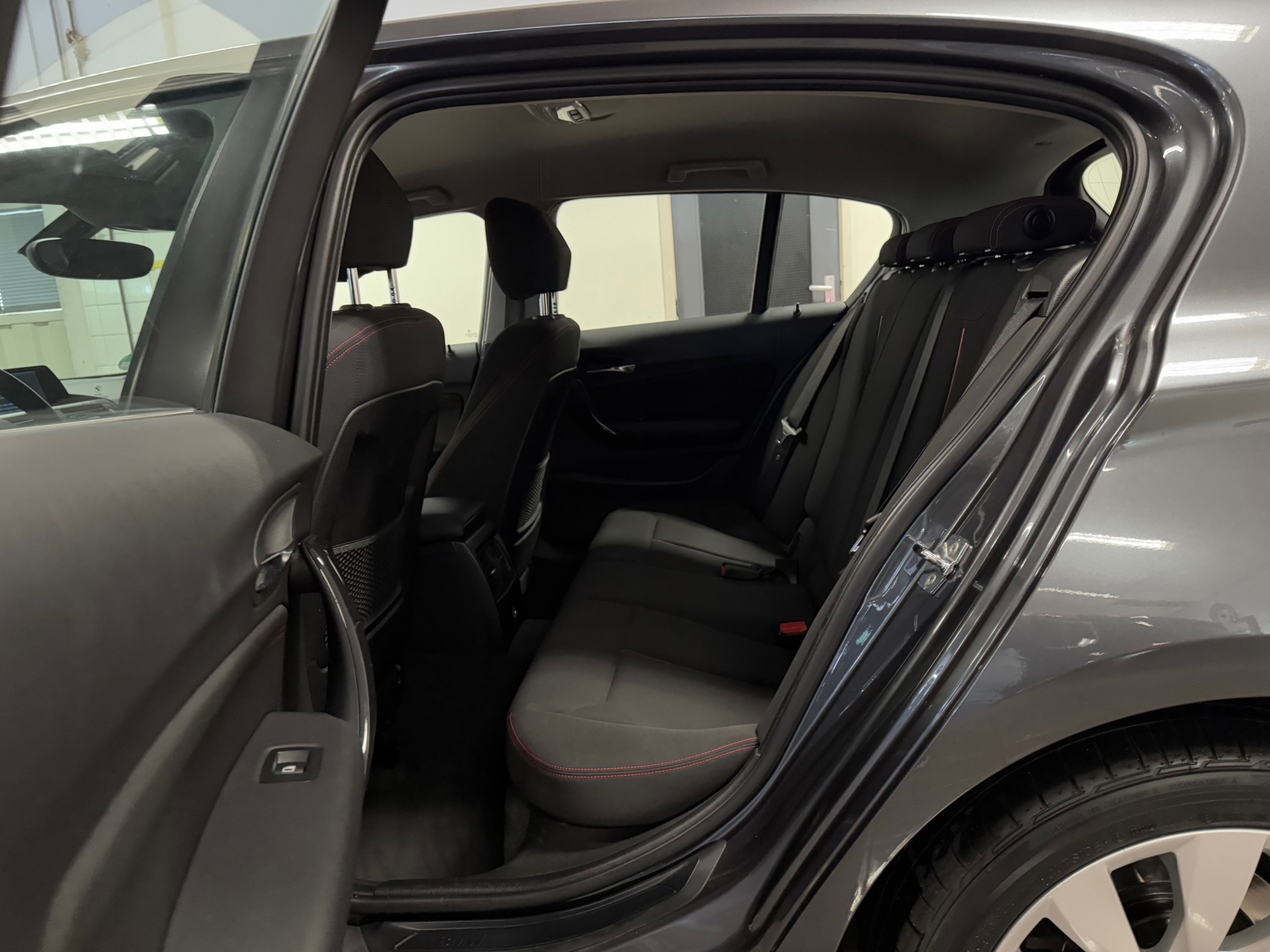 https://www.autokooy.nl//xml/images/44324001-24.JPG