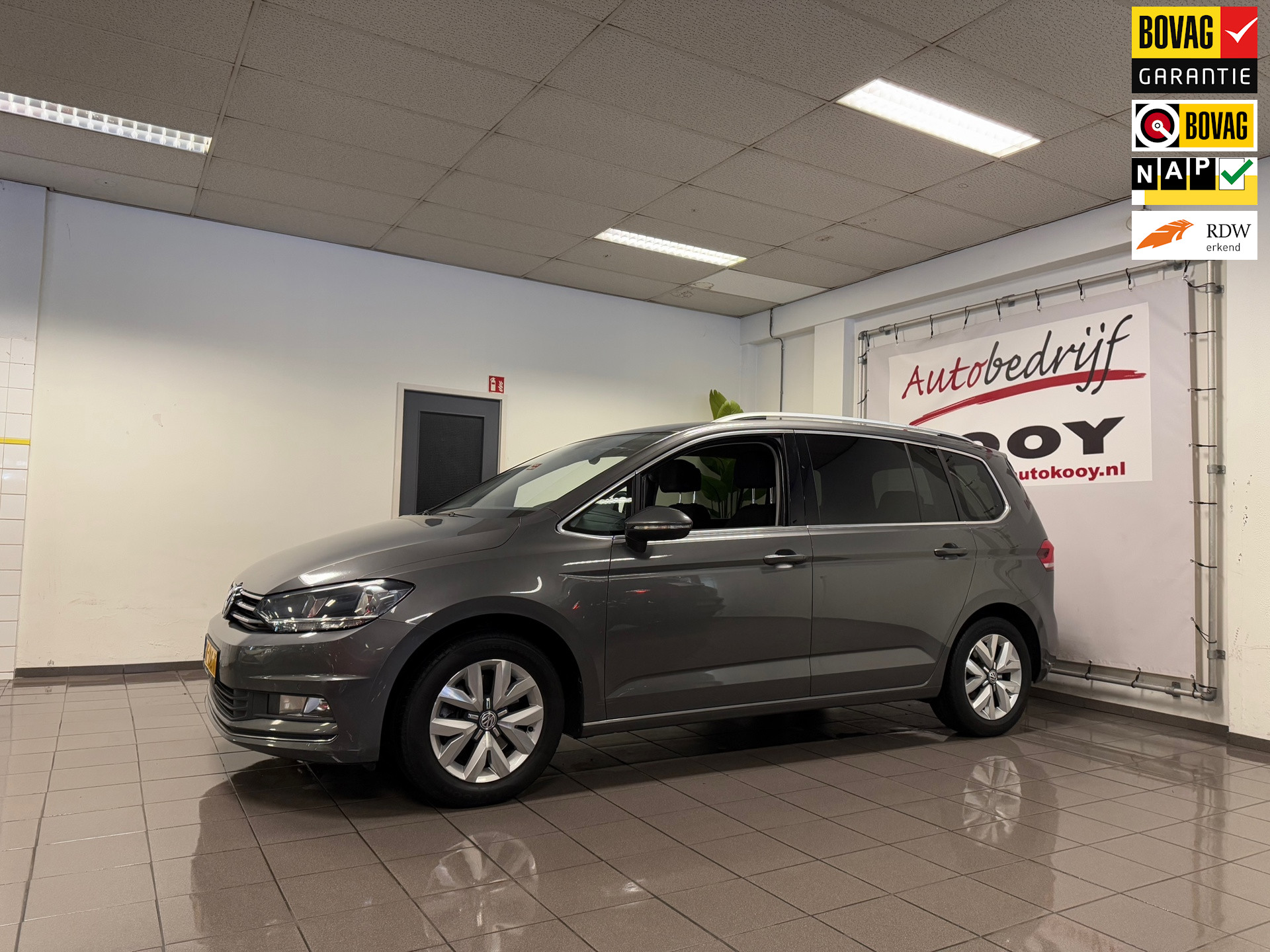 Volkswagen Touran 1.2 TSI Highline * 7 Persoons / Navigatie / Parkeersensoren / NL Auto *