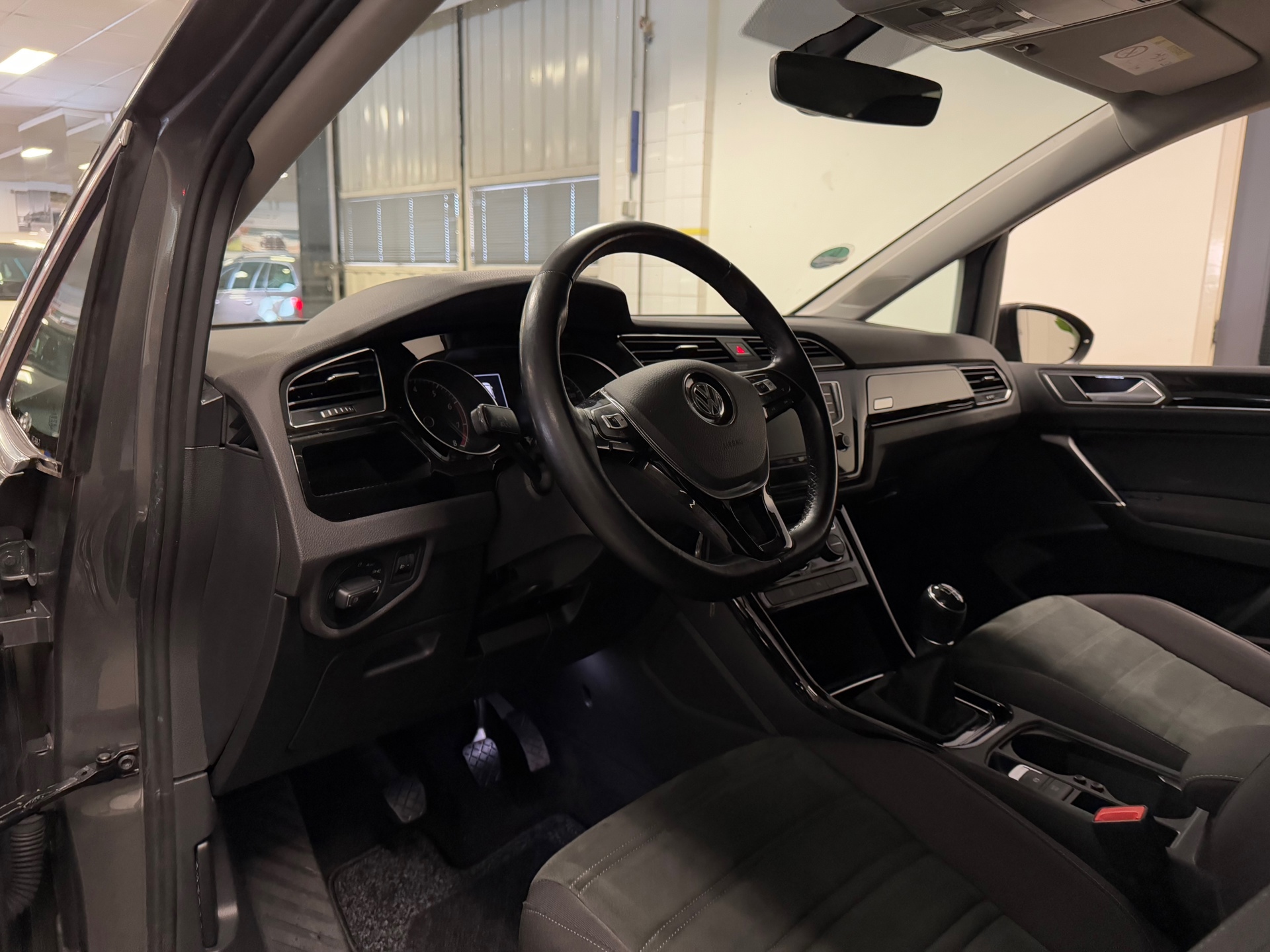 https://www.autokooy.nl//xml/images/44325058-12.JPG