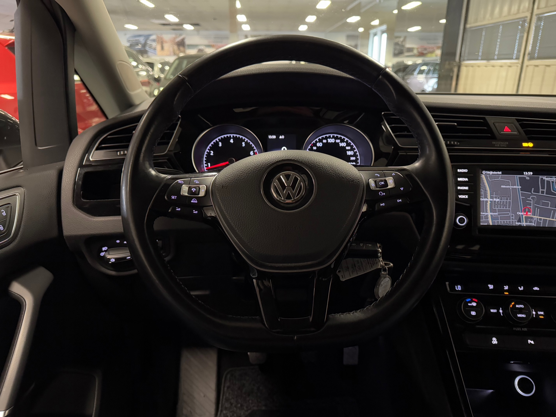 https://www.autokooy.nl//xml/images/44325058-13.JPG