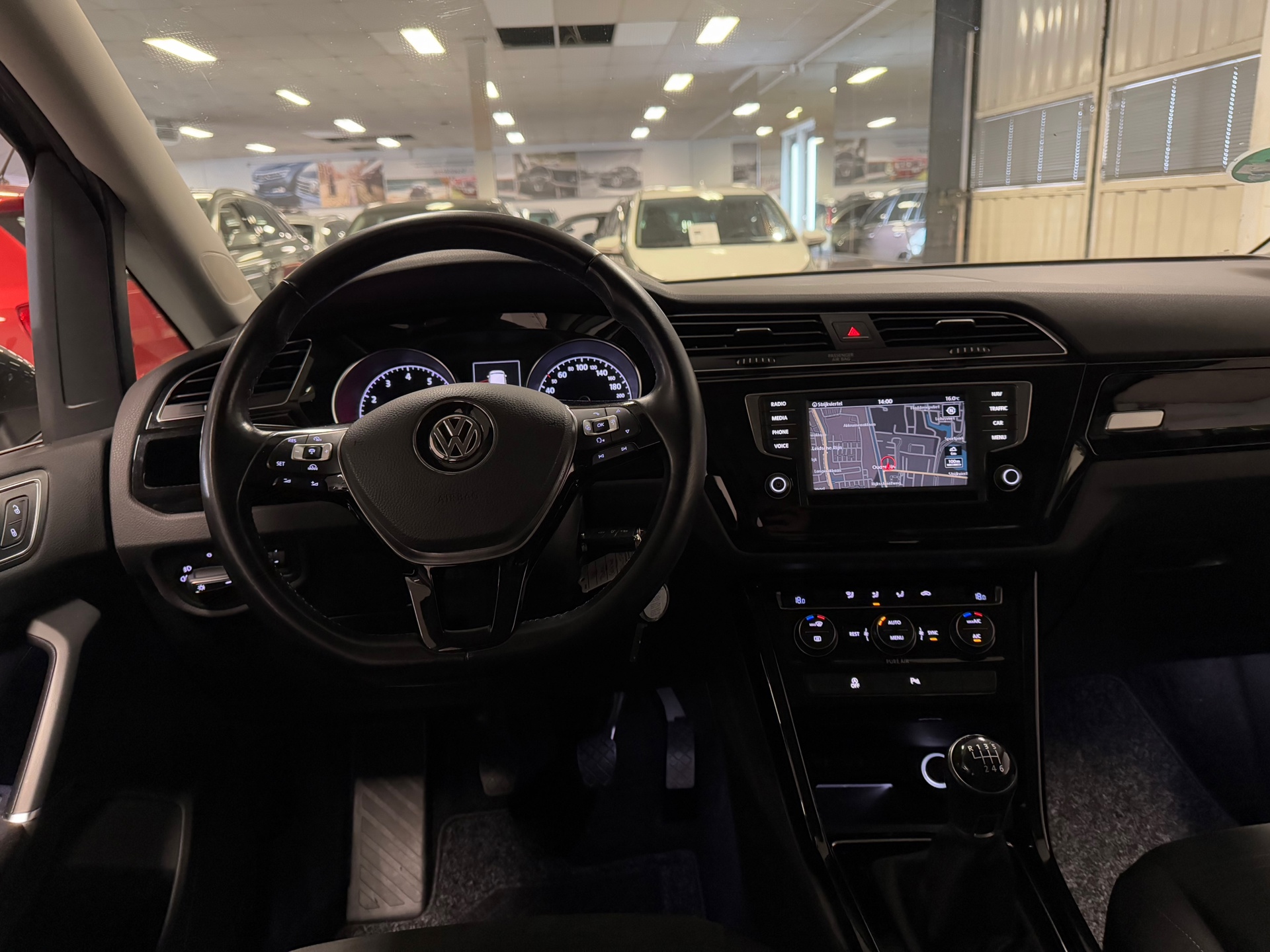 https://www.autokooy.nl//xml/images/44325058-21.JPG