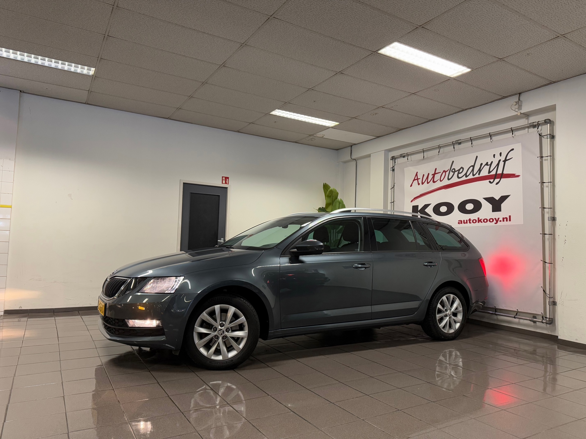https://www.autokooy.nl//xml/images/44357629-10.JPG