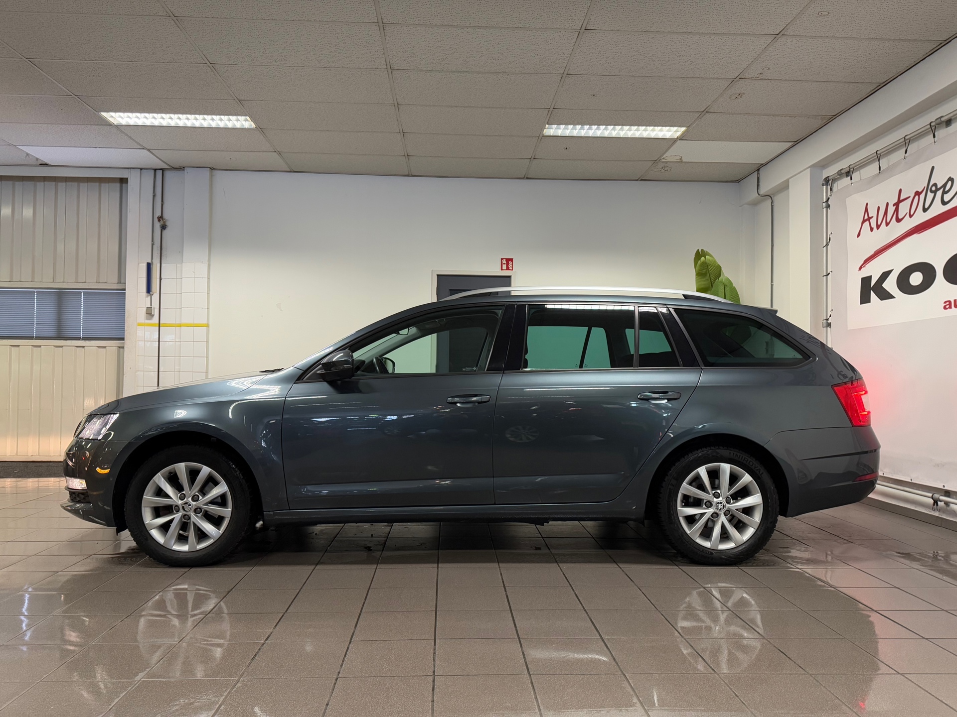 https://www.autokooy.nl//xml/images/44357629-2.JPG