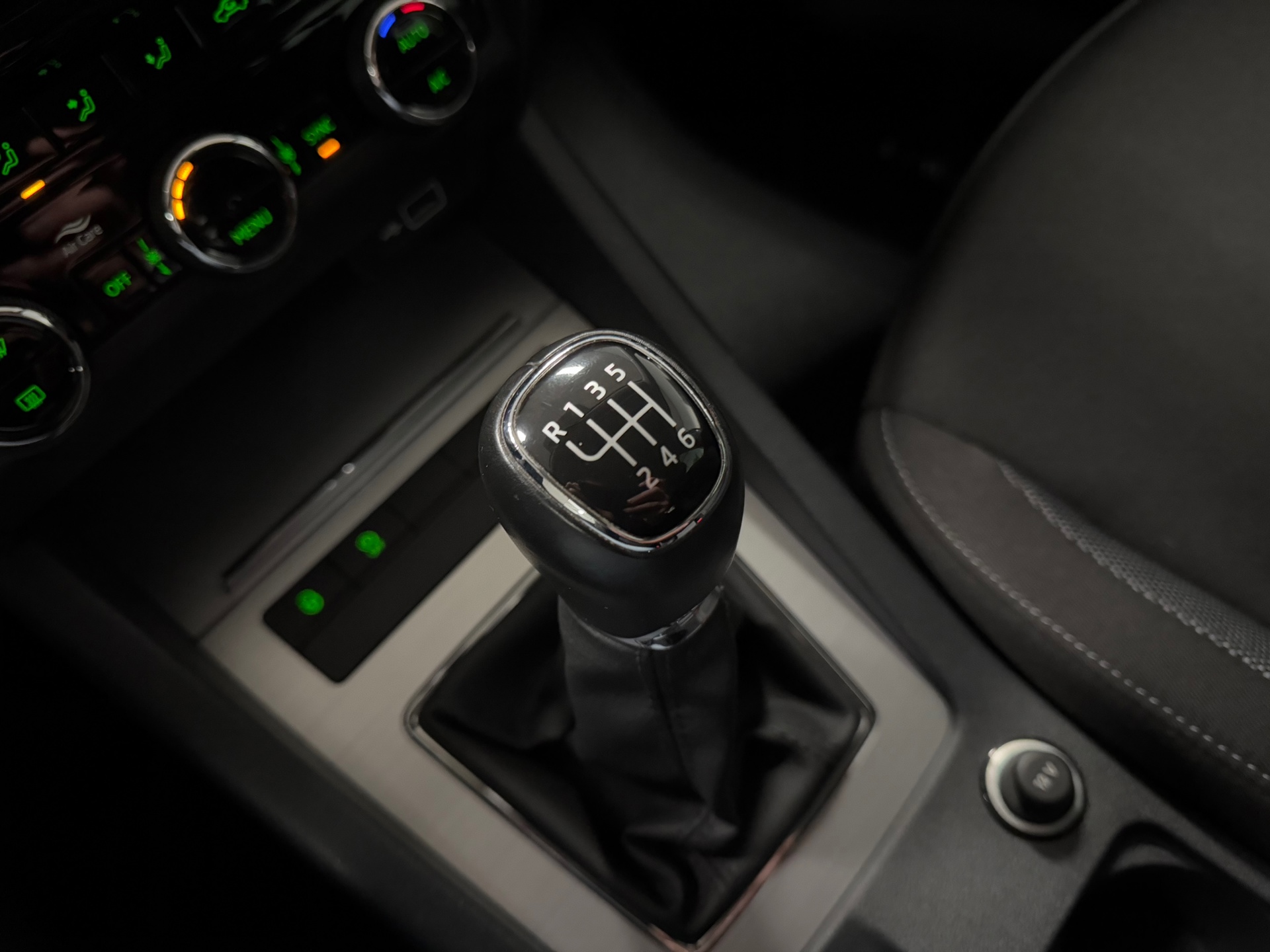 https://www.autokooy.nl//xml/images/44357629-21.JPG